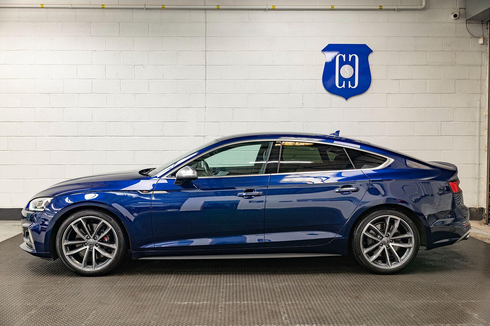 Audi S5 view 5