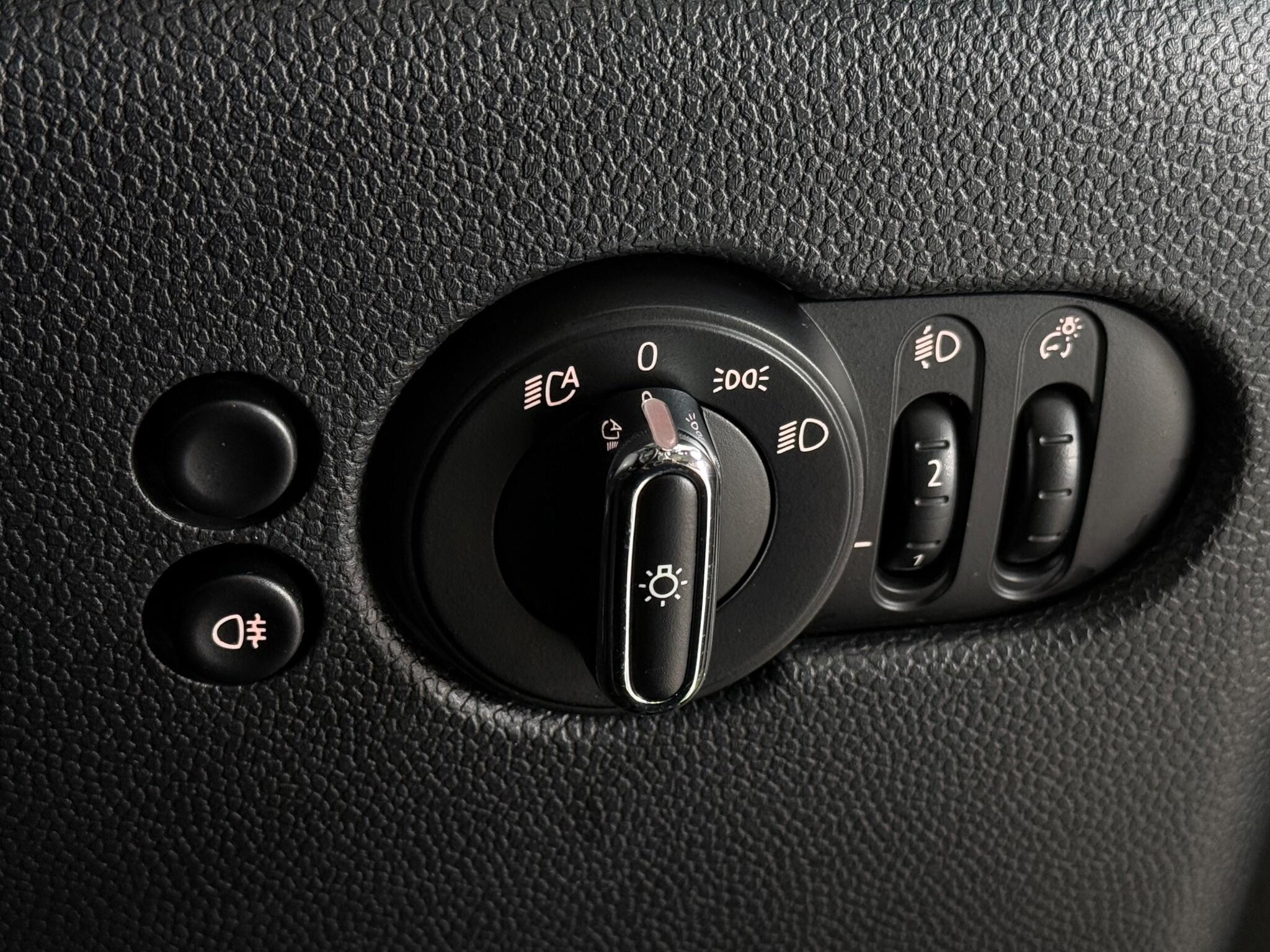 Mini Hatch view 26