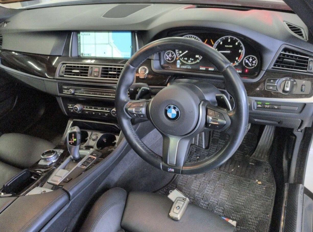 BMW 5 Series view 5