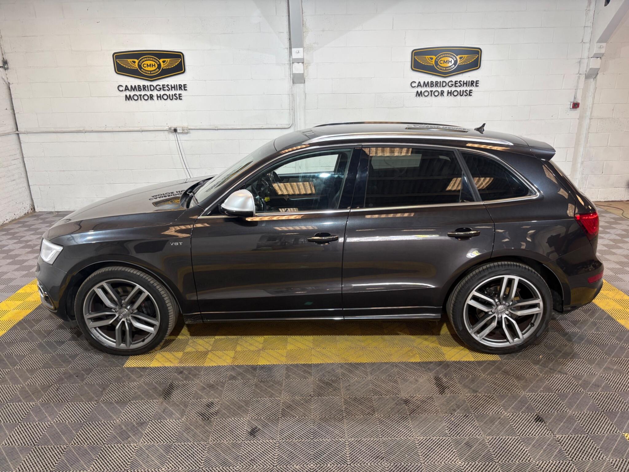 Audi SQ5 view 9