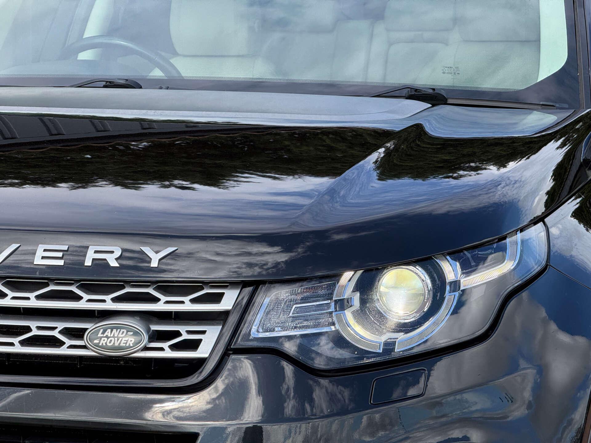 Land Rover Discovery Sport view 6