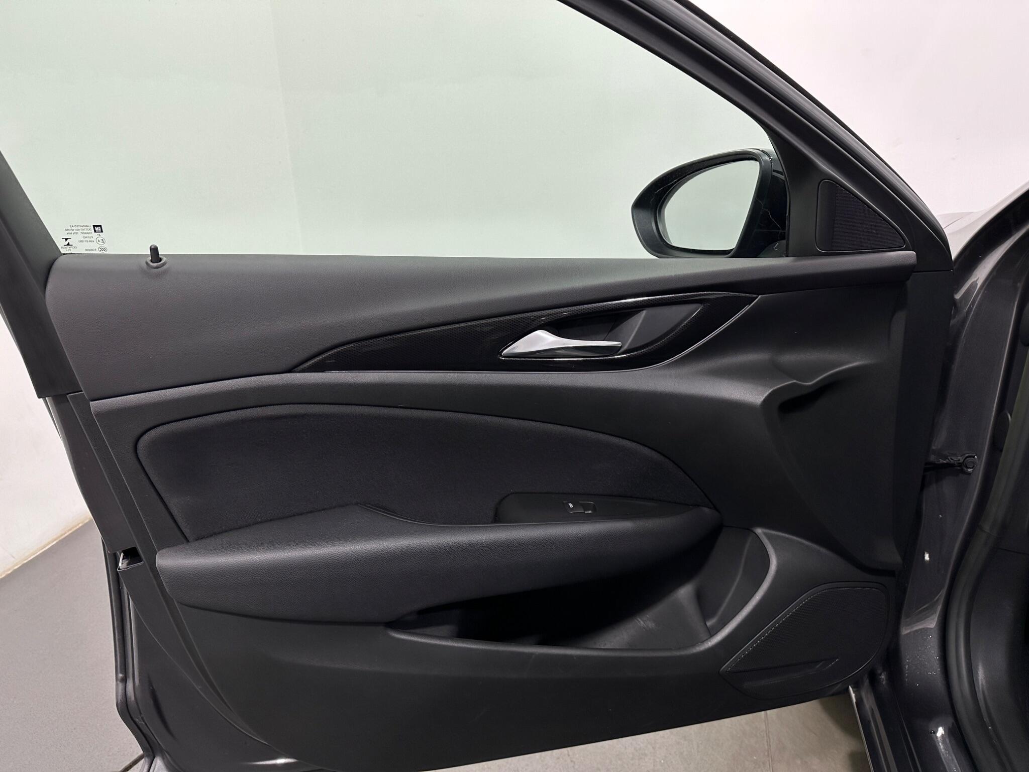Vauxhall Insignia view 36