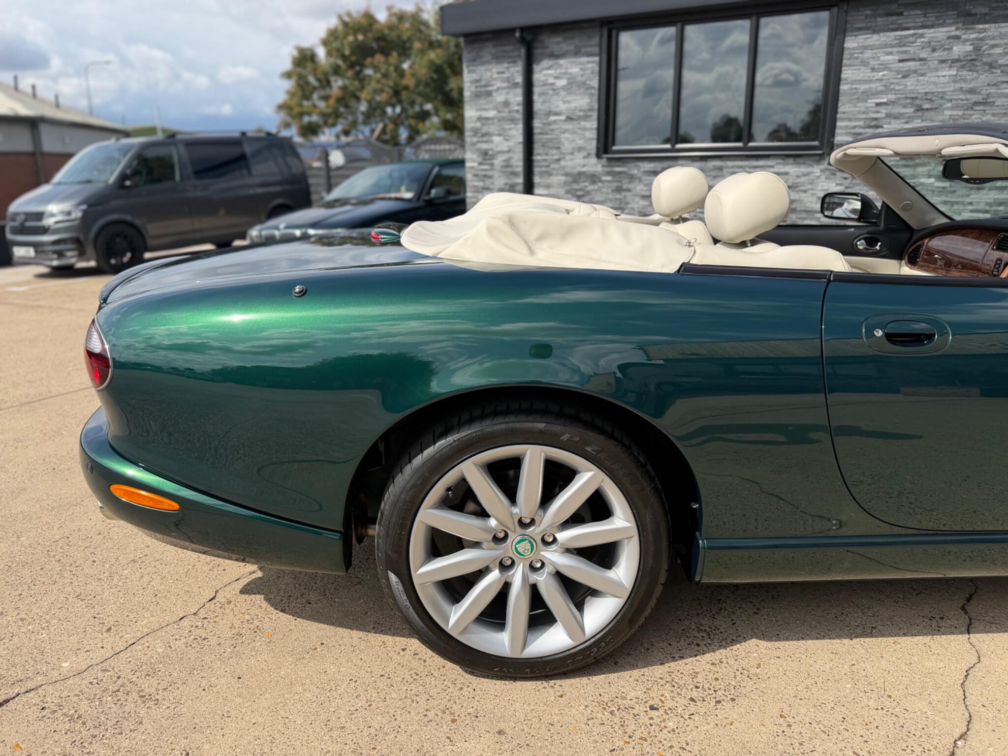 Jaguar XK8 view 69