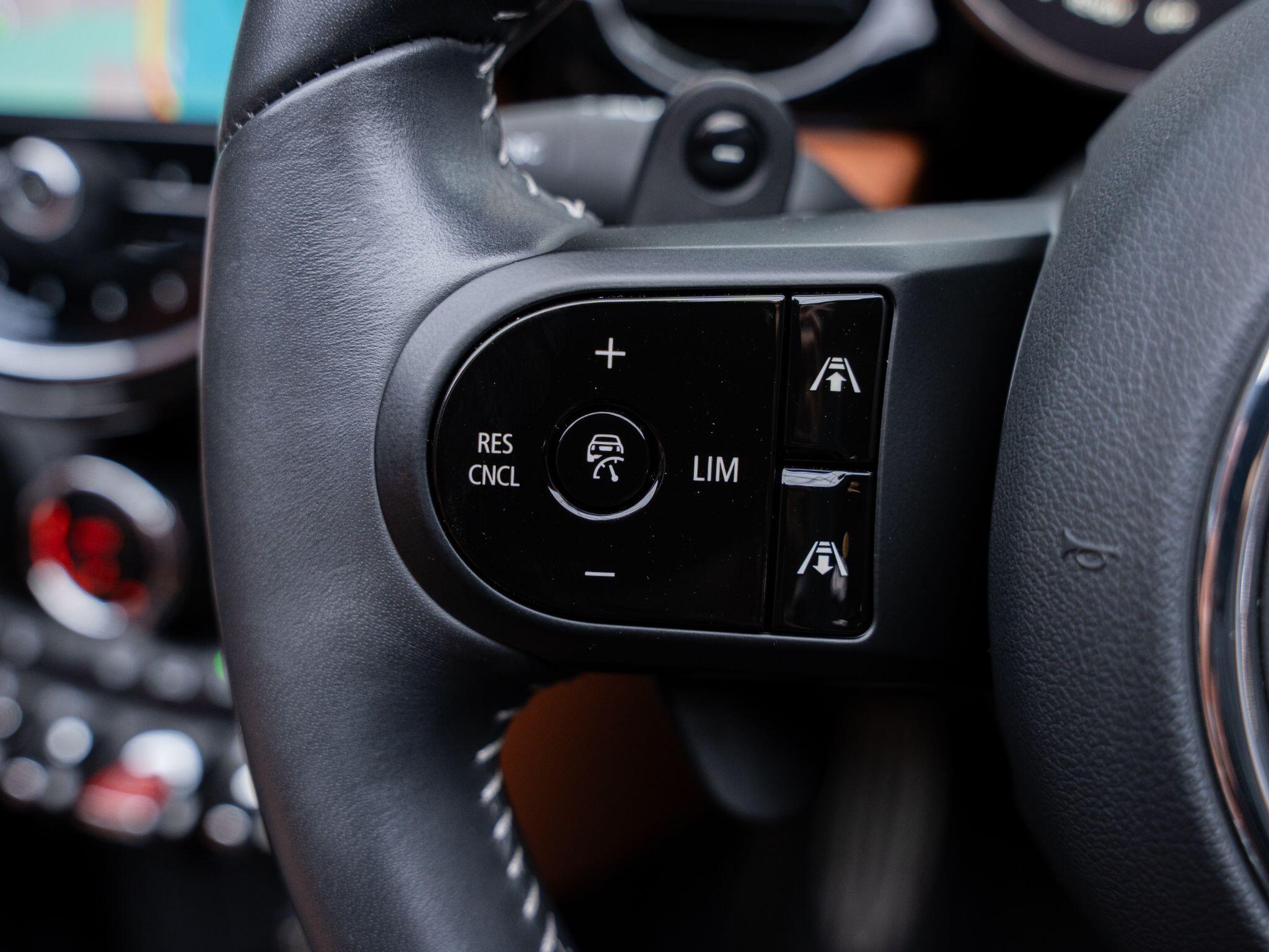 Mini Convertible view 16