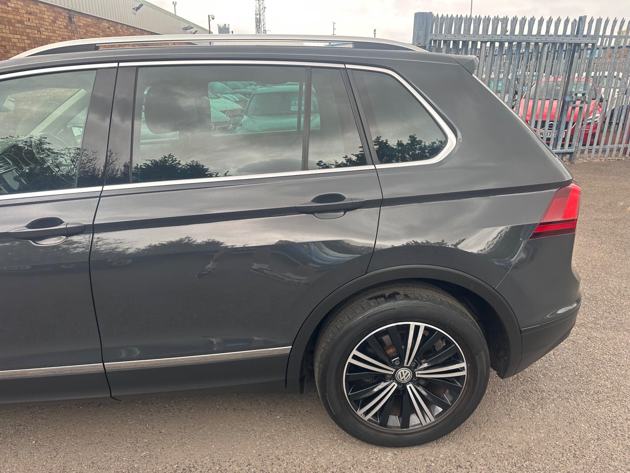 Volkswagen Tiguan view 29