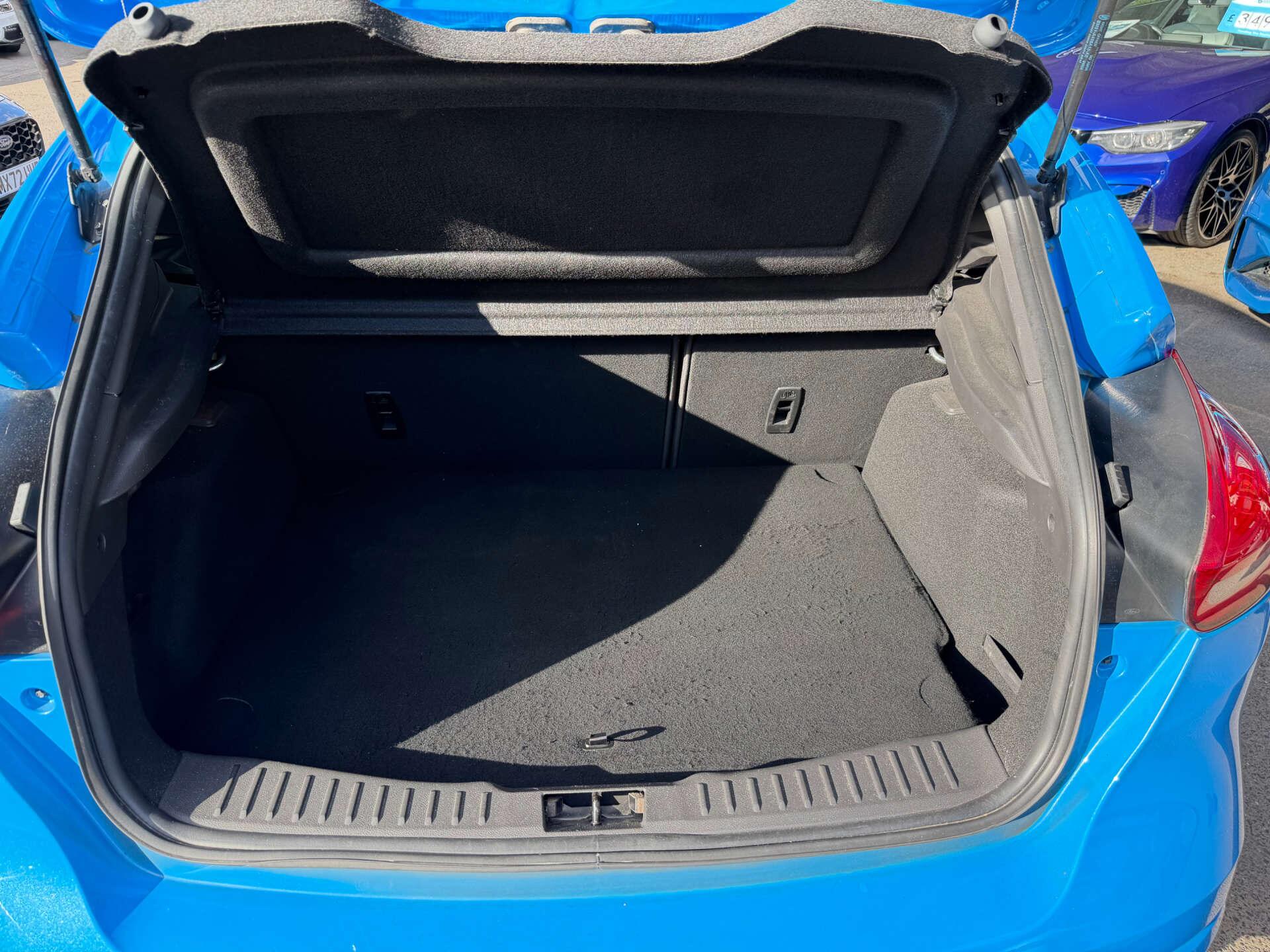 Ford Focus view 13