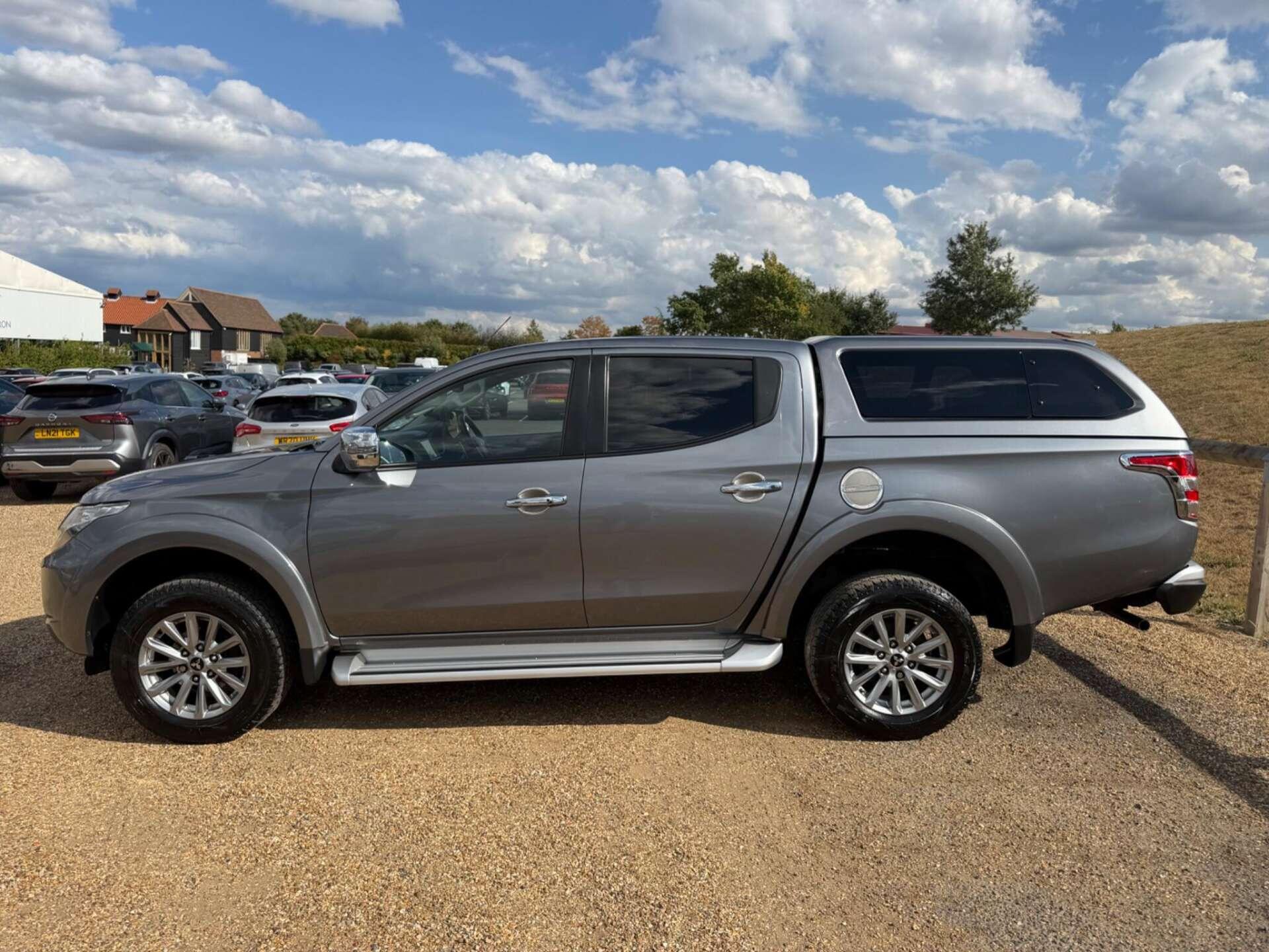 Mitsubishi L200 view 4