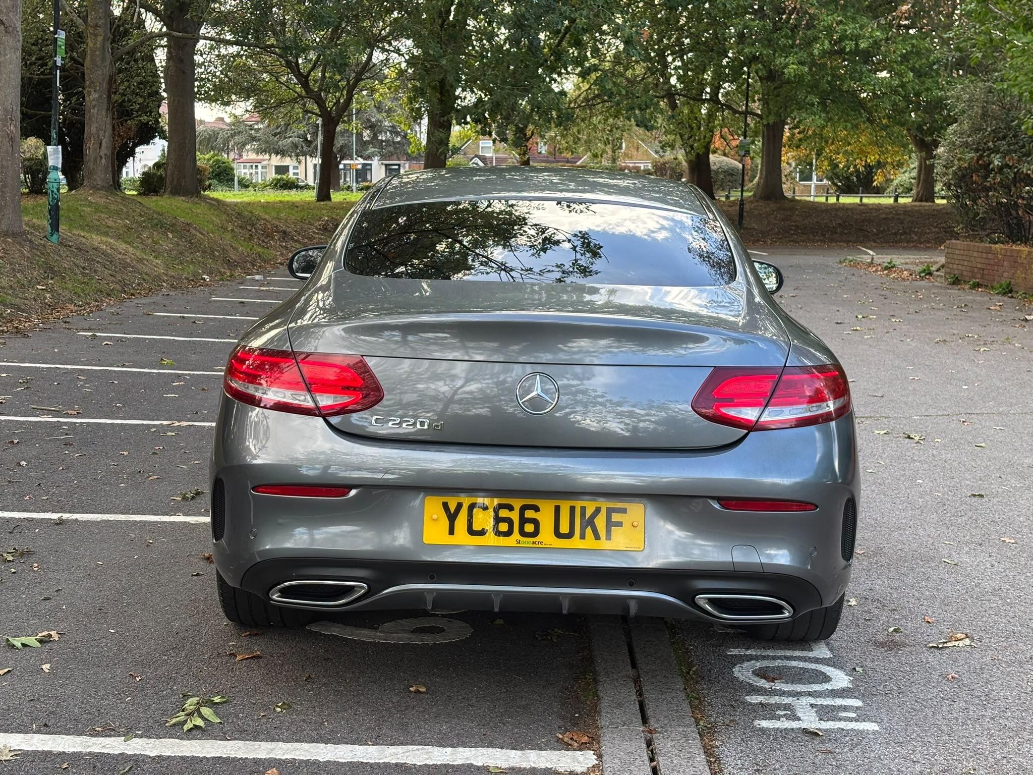 Mercedes-Benz C-Class view 4