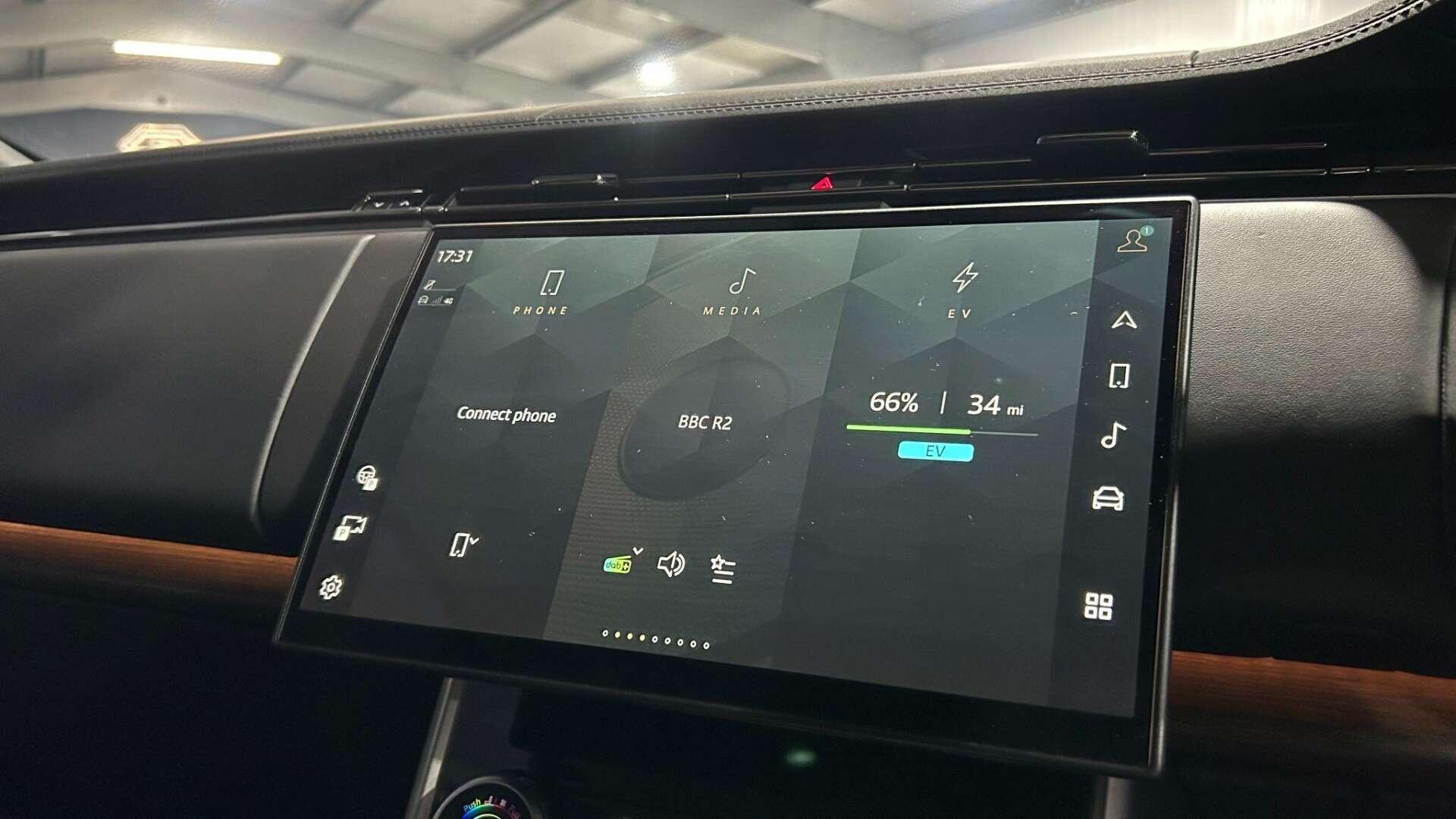 Land Rover Range Rover view 21