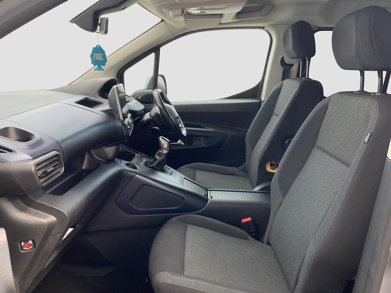 Peugeot Rifter view 13