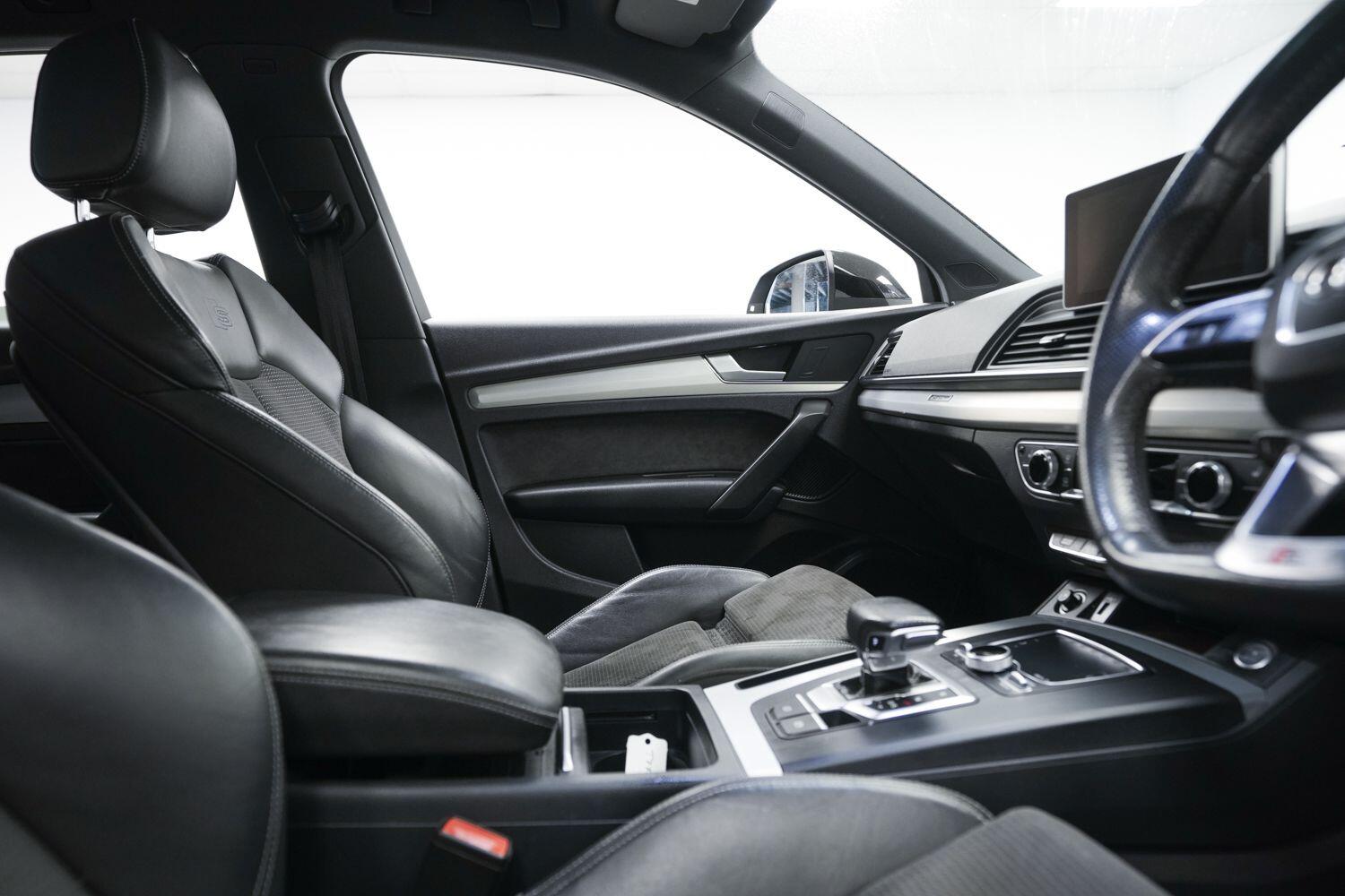 Audi Q5 view 17