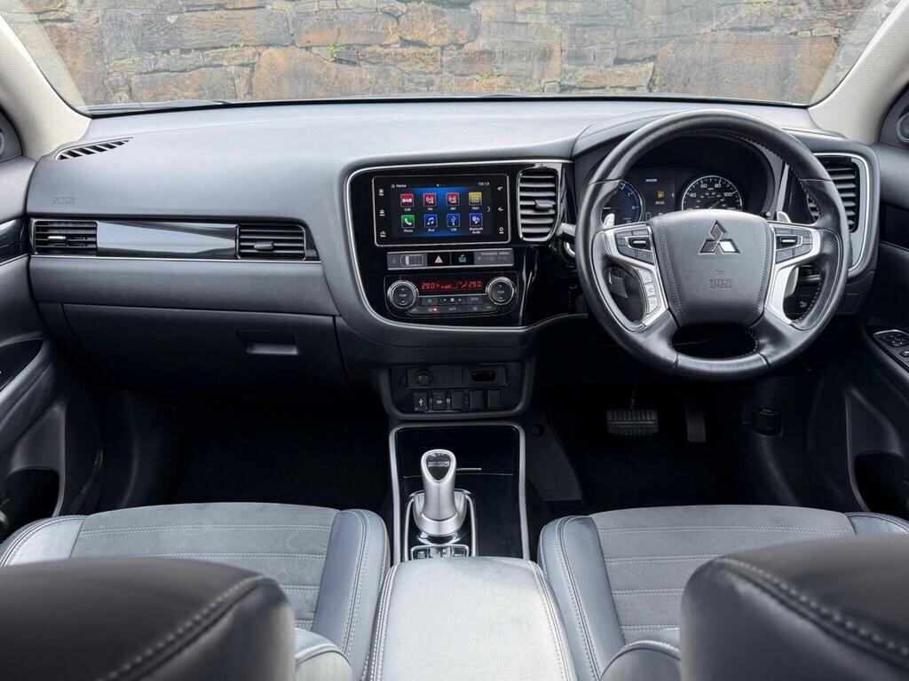 Mitsubishi Outlander view 10