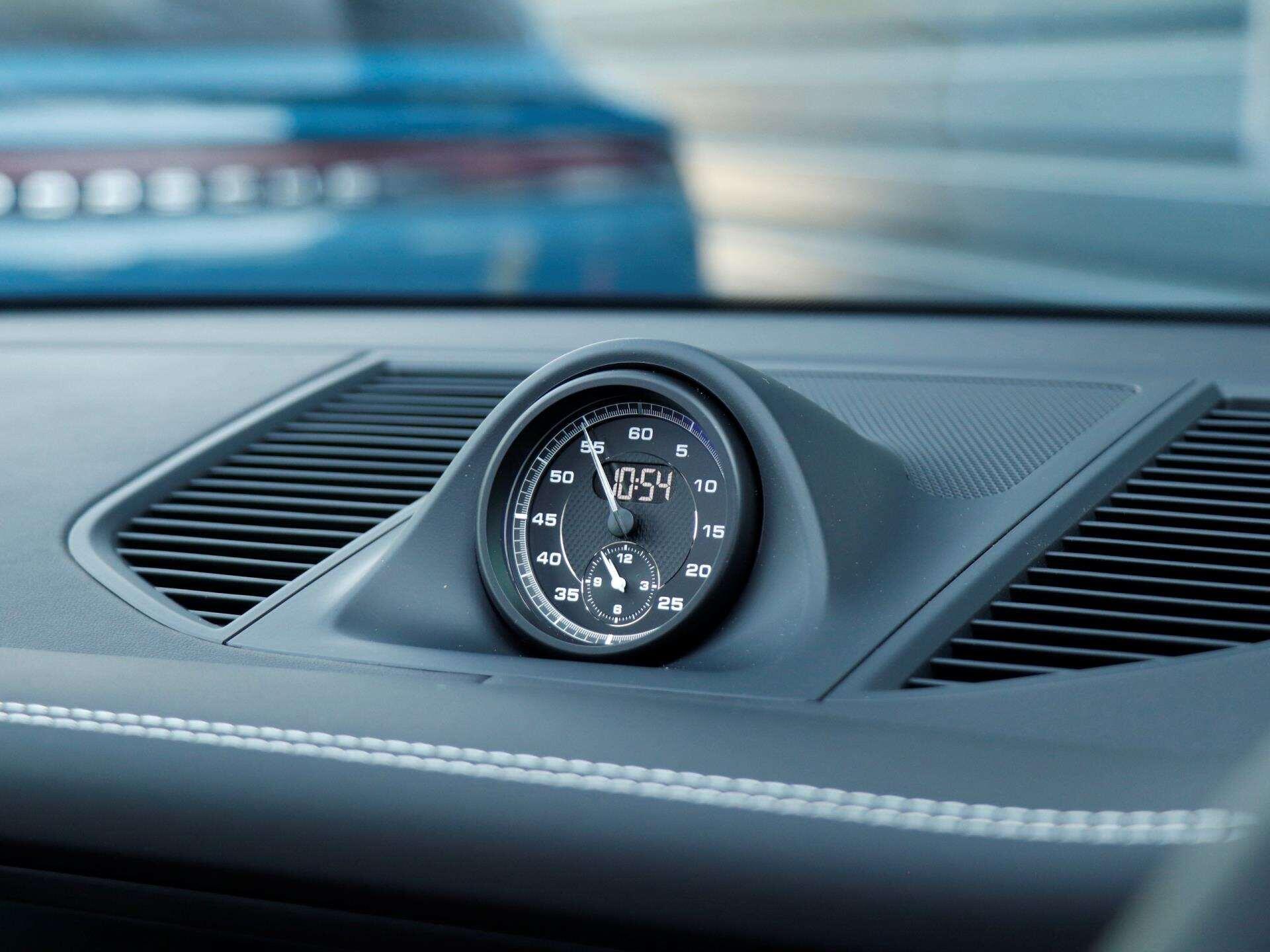 Porsche Macan view 19