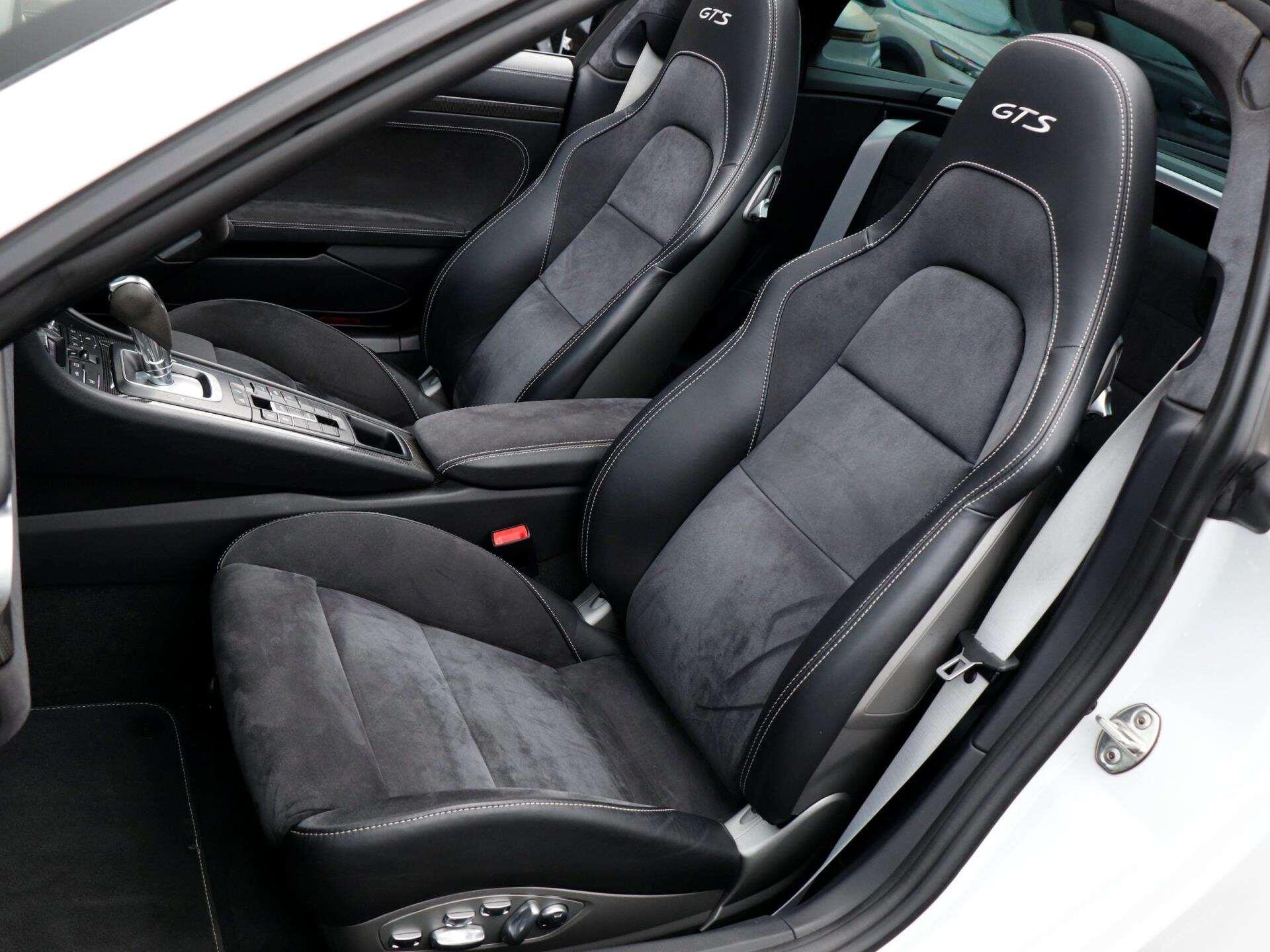 Porsche 911 view 26