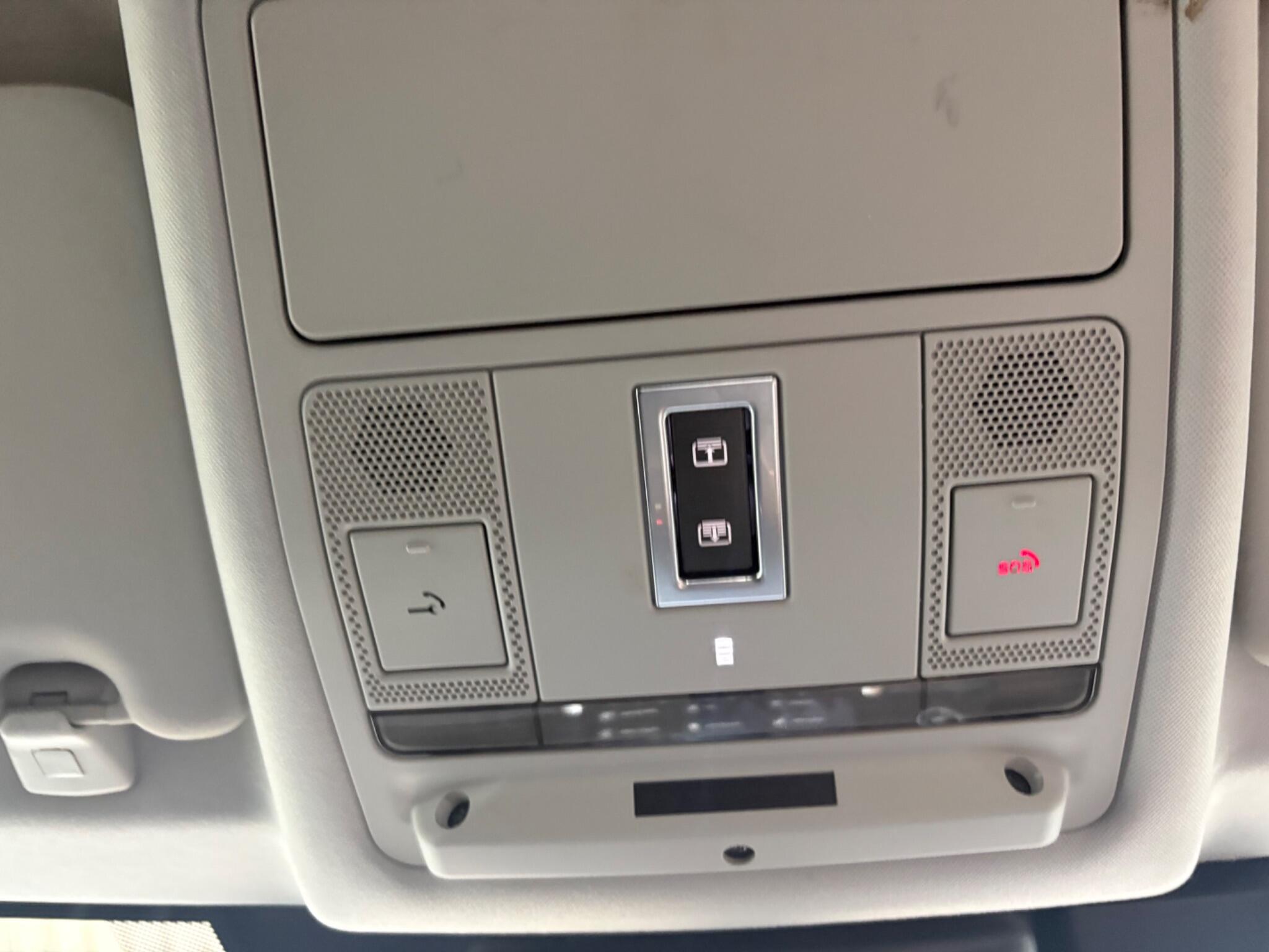 Land Rover Discovery Sport view 31