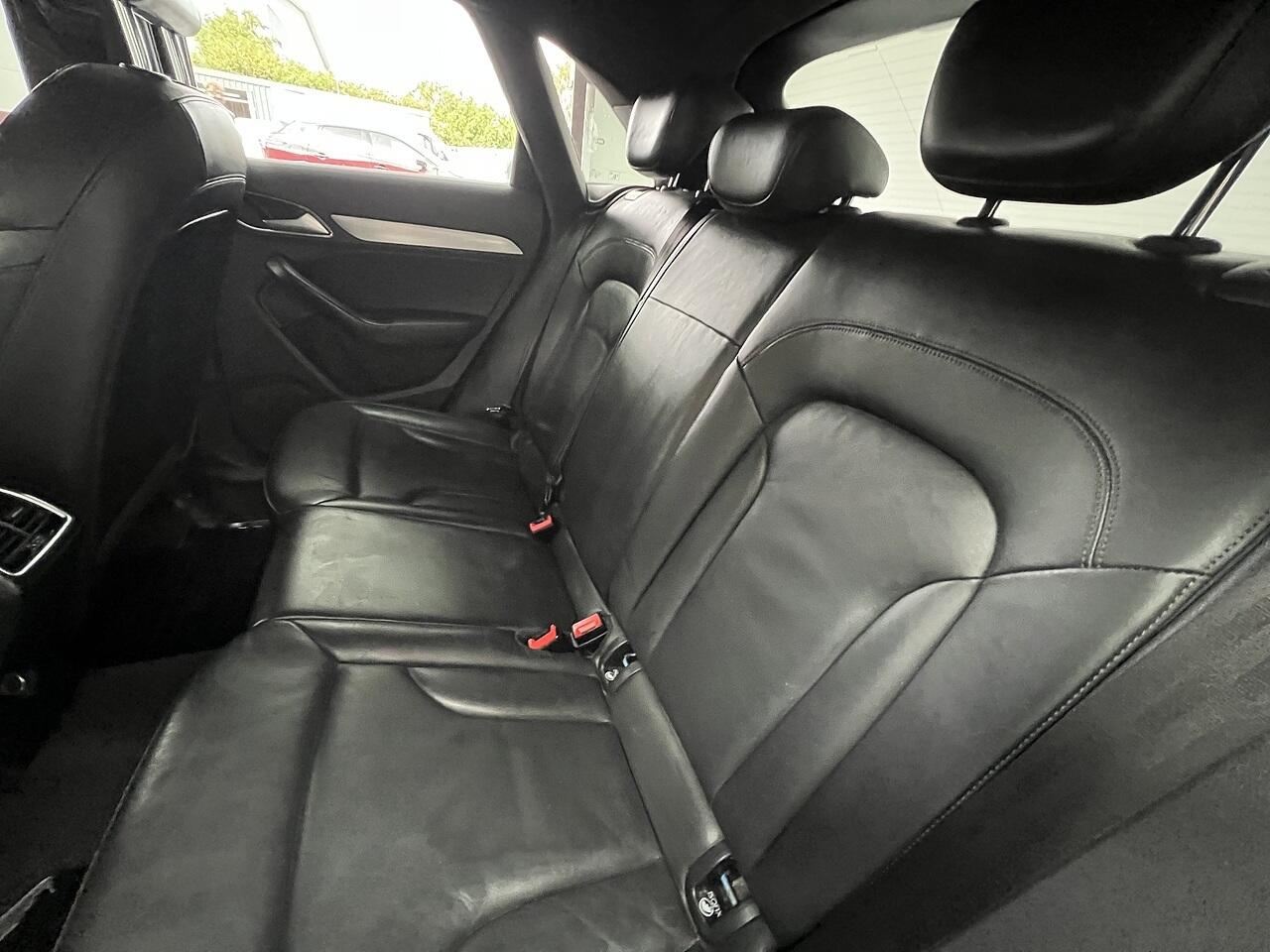 Audi Q3 view 14