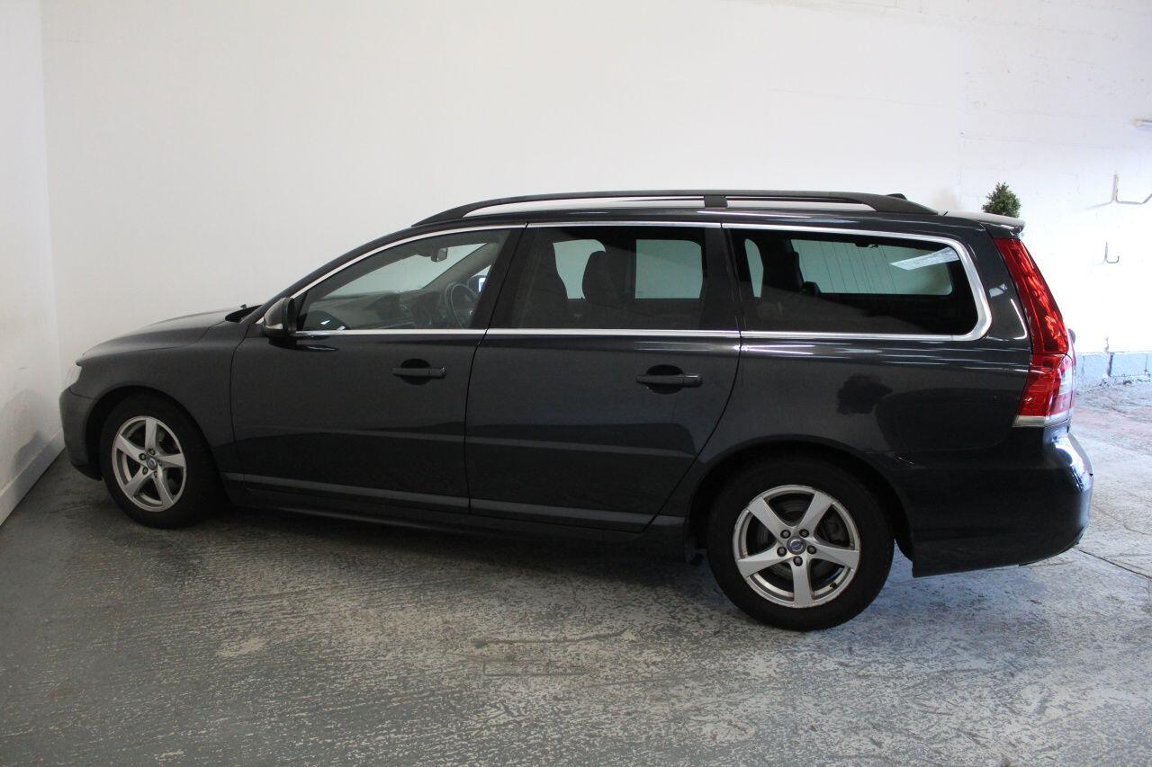 Volvo V70 view 10