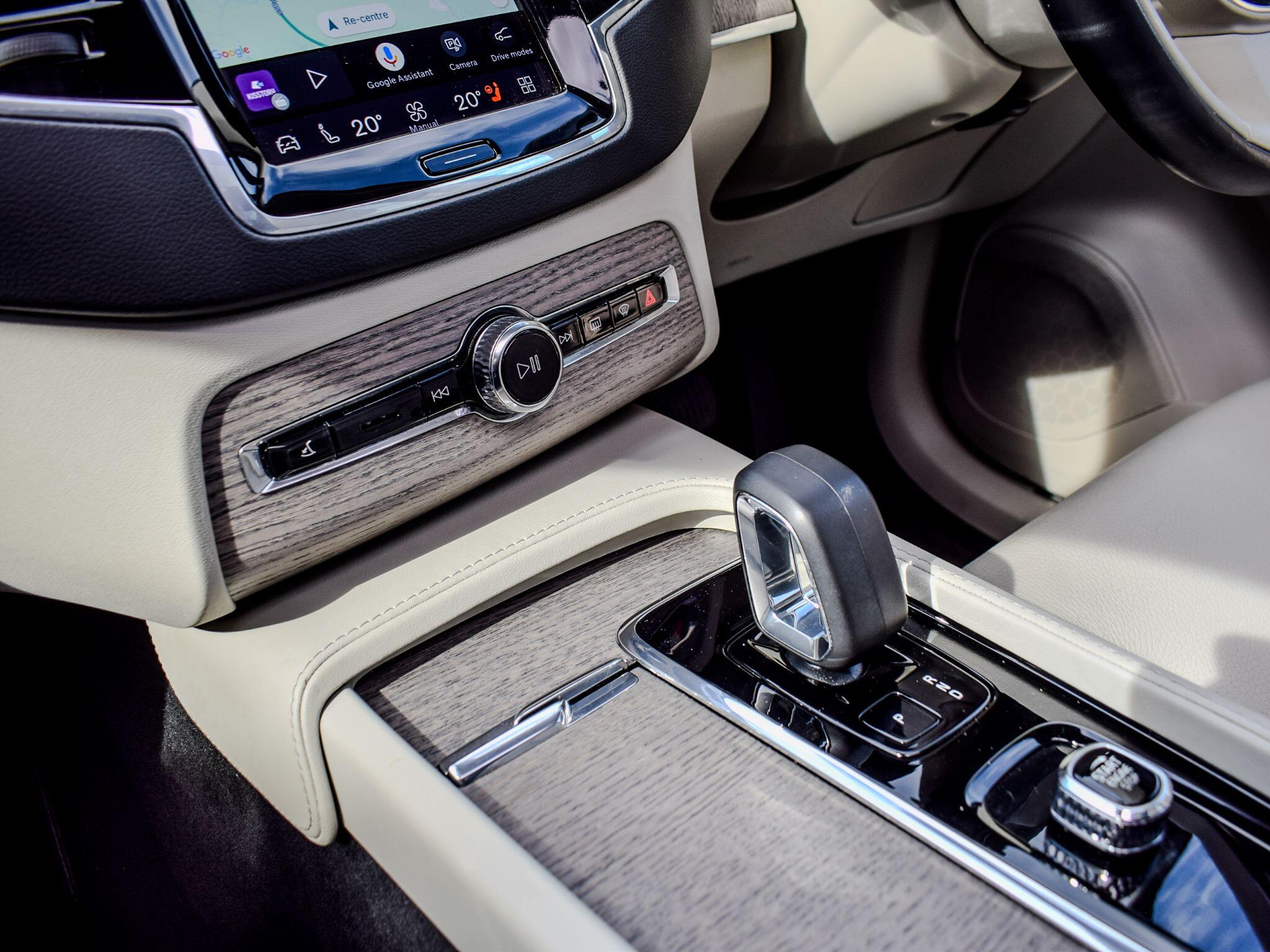 Volvo XC90 view 23