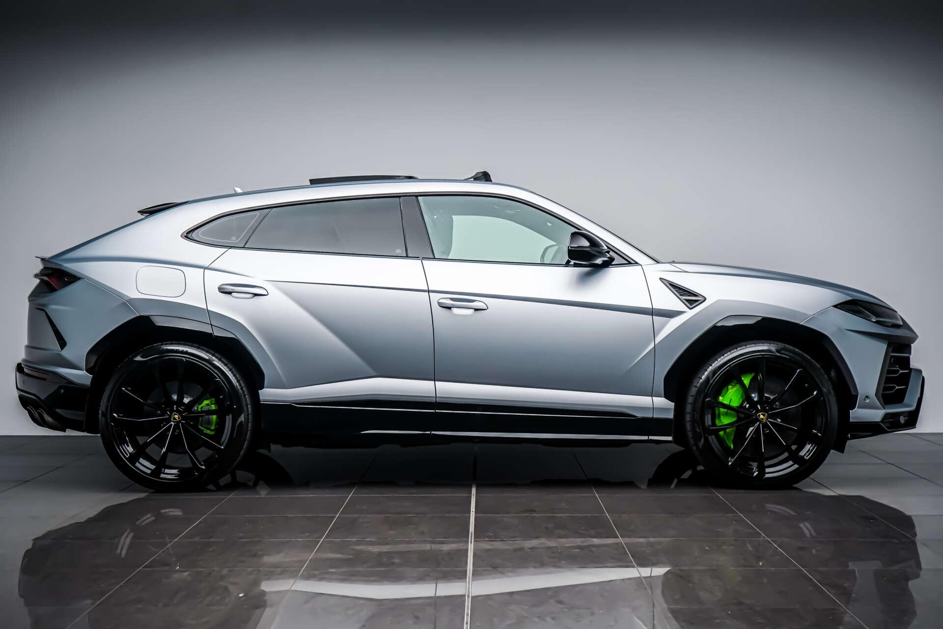 Lamborghini Urus view 15