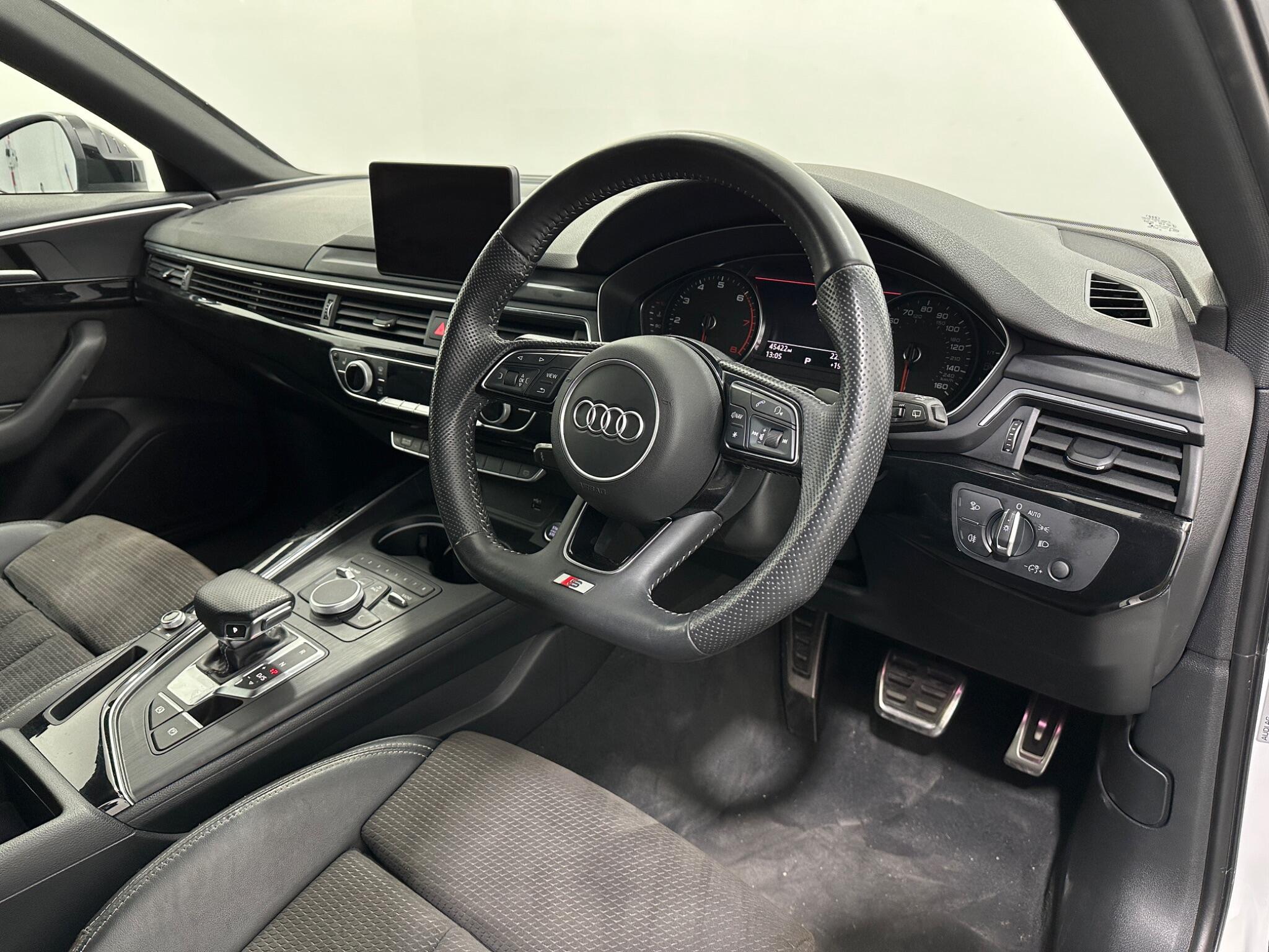 Audi A4 view 11
