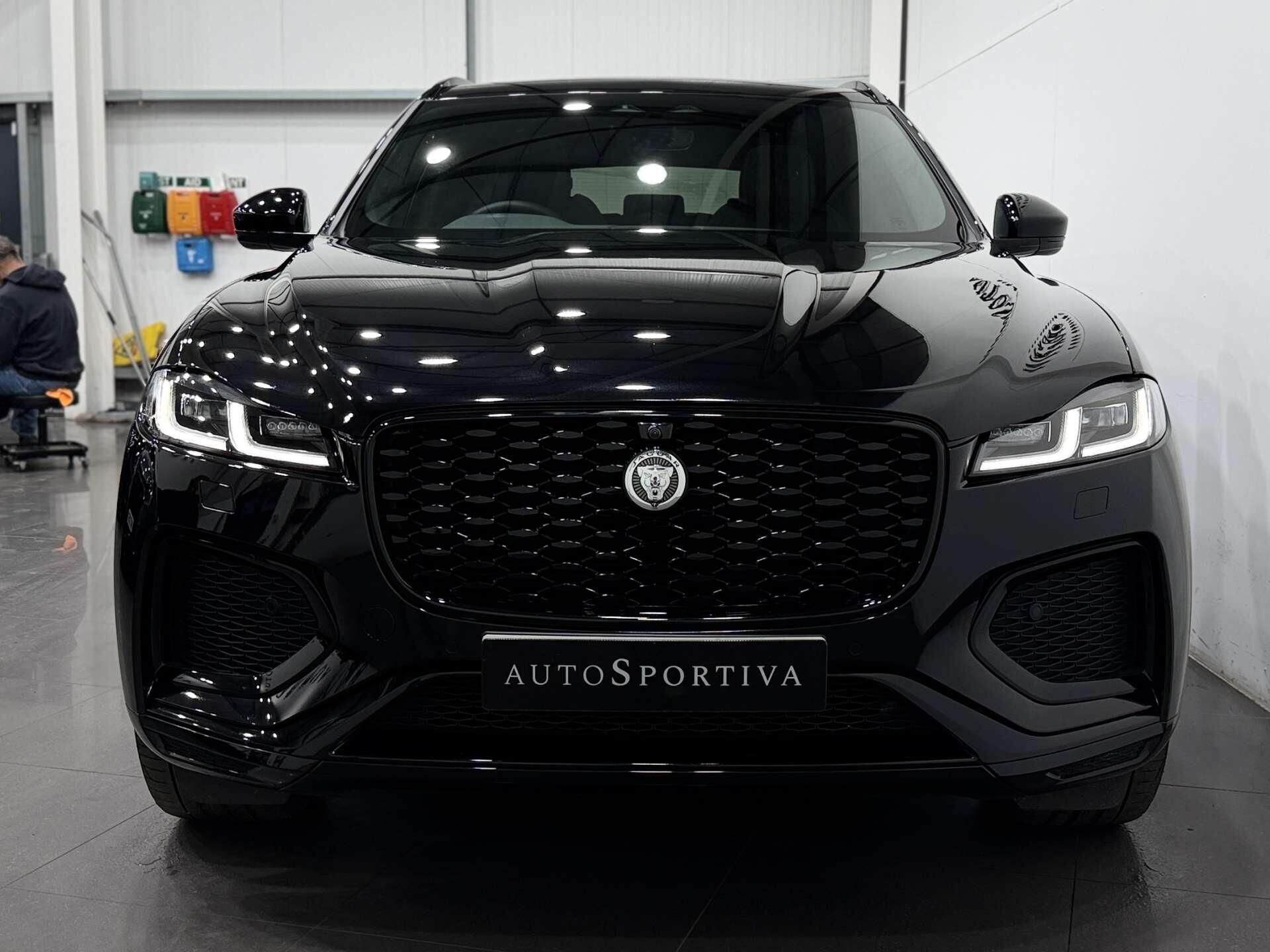 Jaguar F-Pace view 6