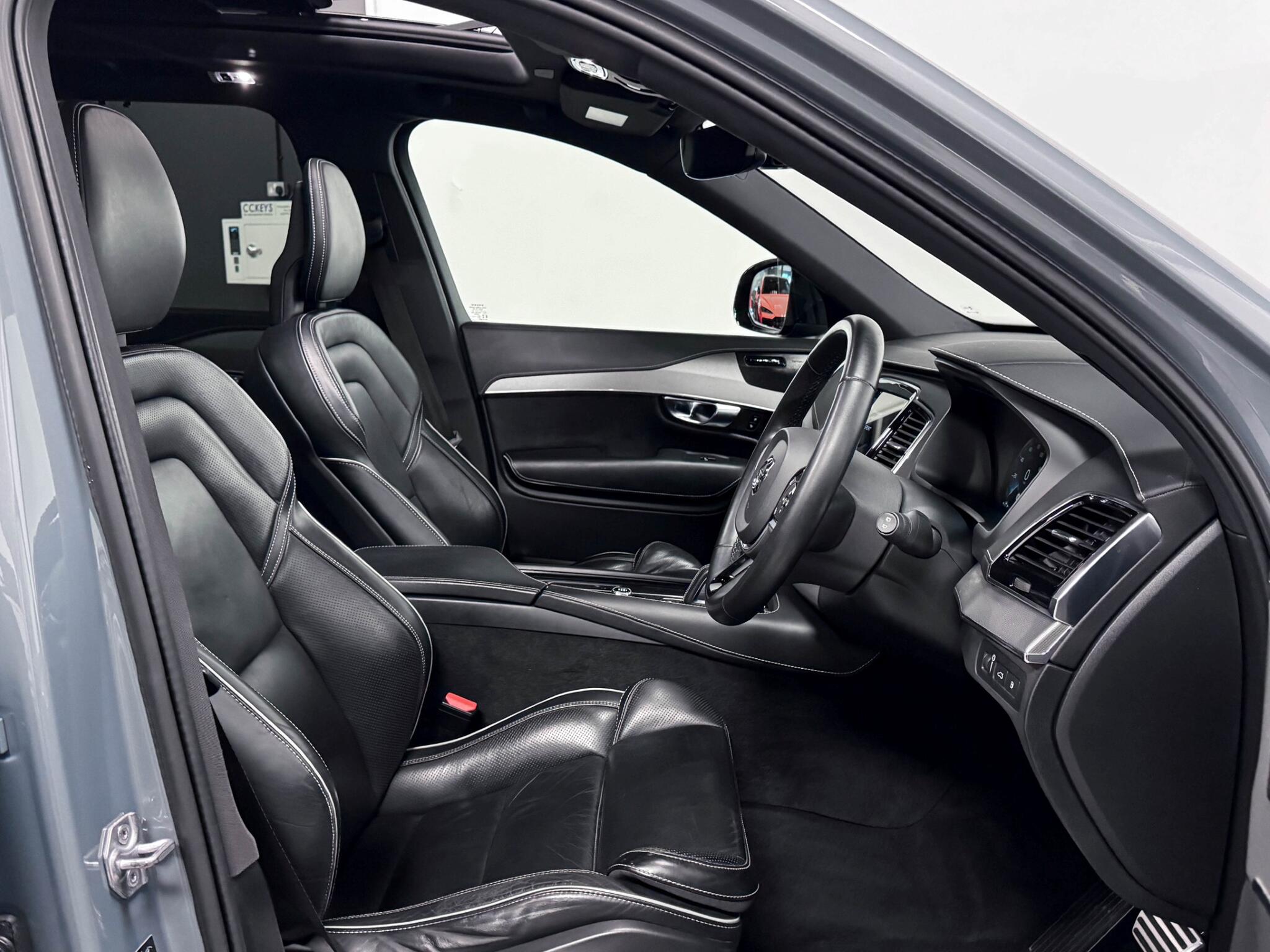 Volvo XC90 view 32