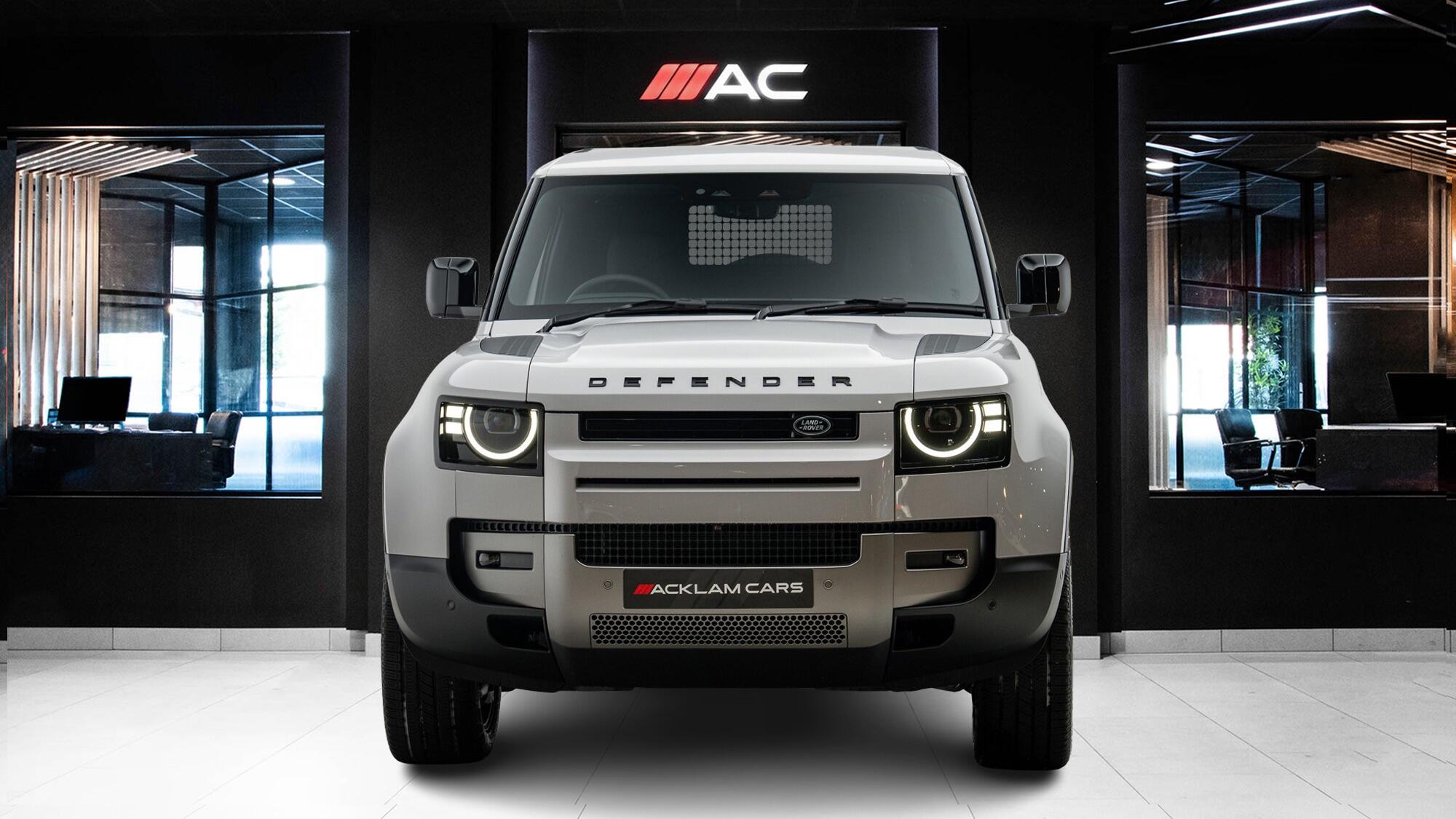 Land Rover Defender 90 view 4