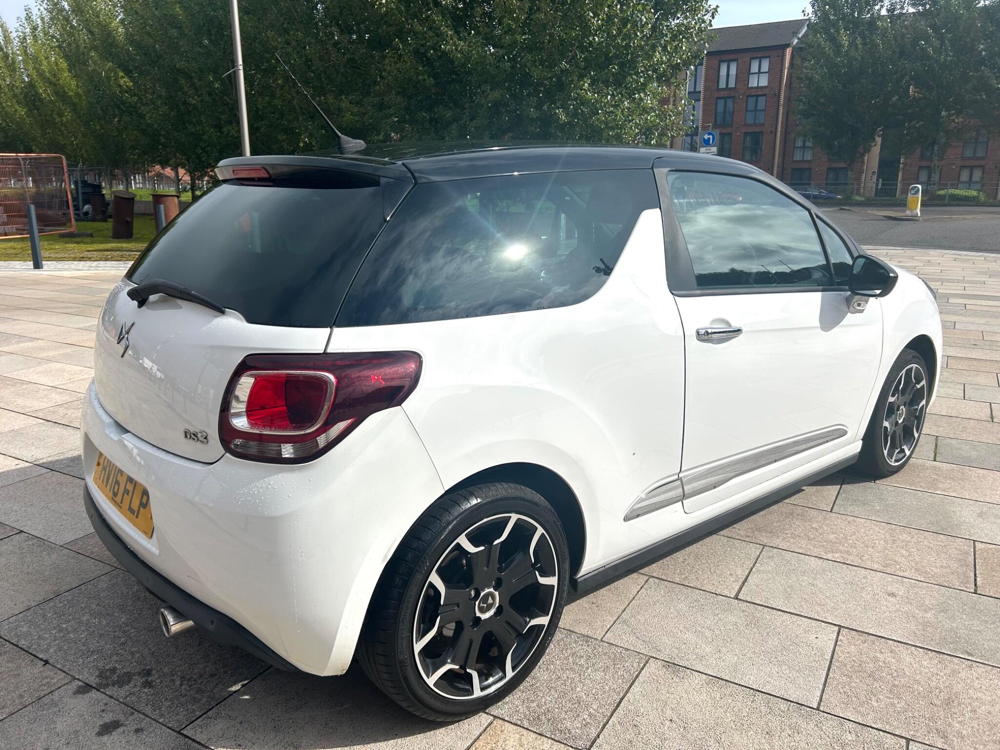 DS Automobiles DS 3 view 14
