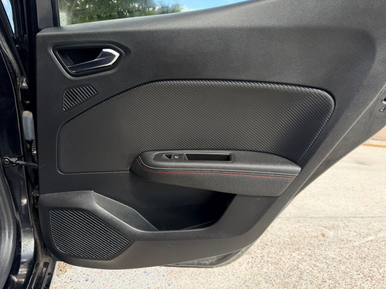 Renault Clio view 19