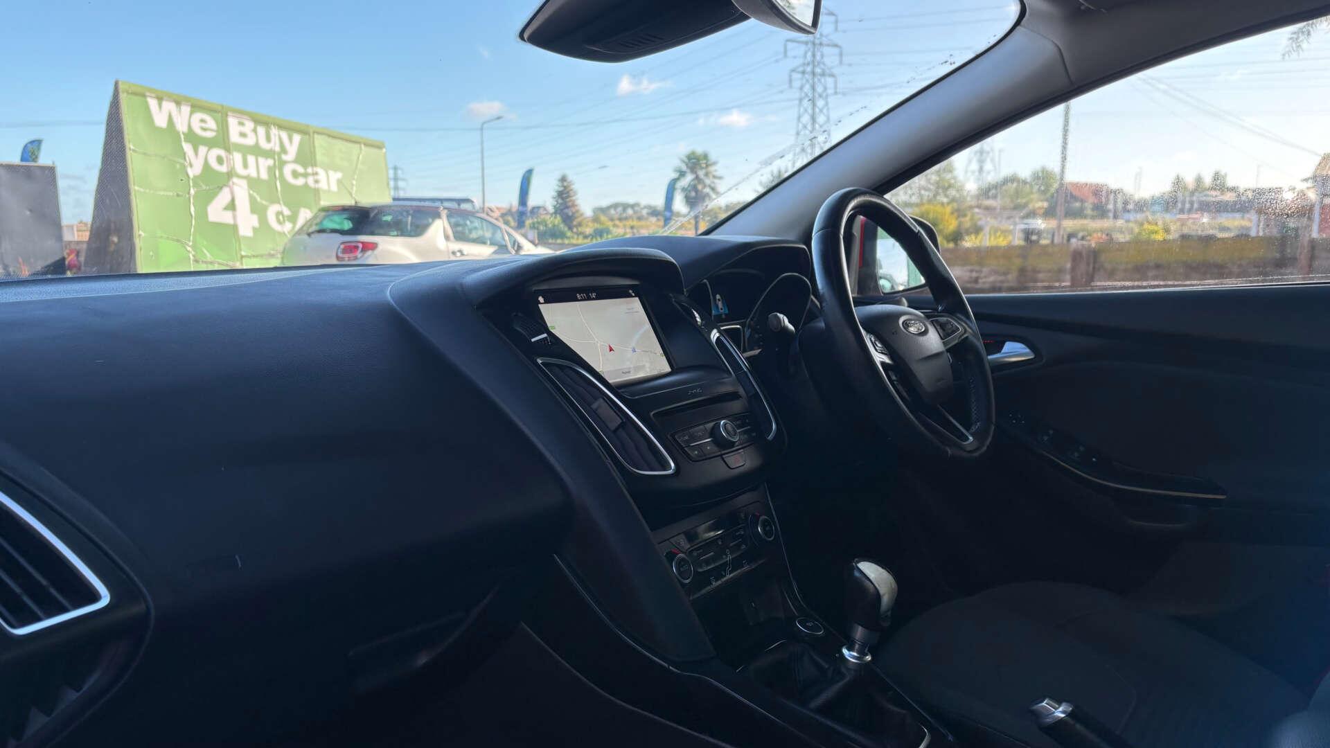 Ford Focus view 14