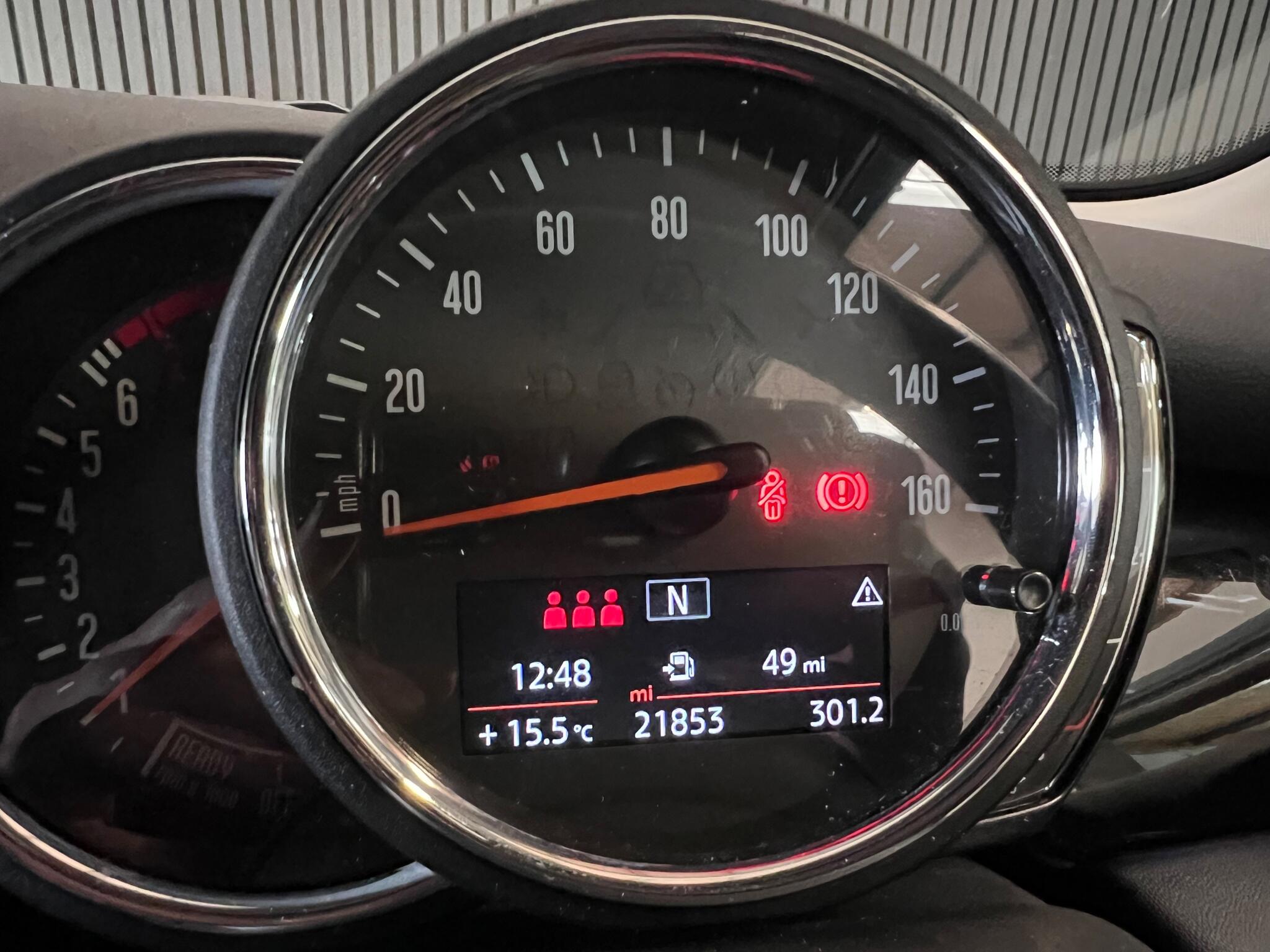 Mini Hatch view 28