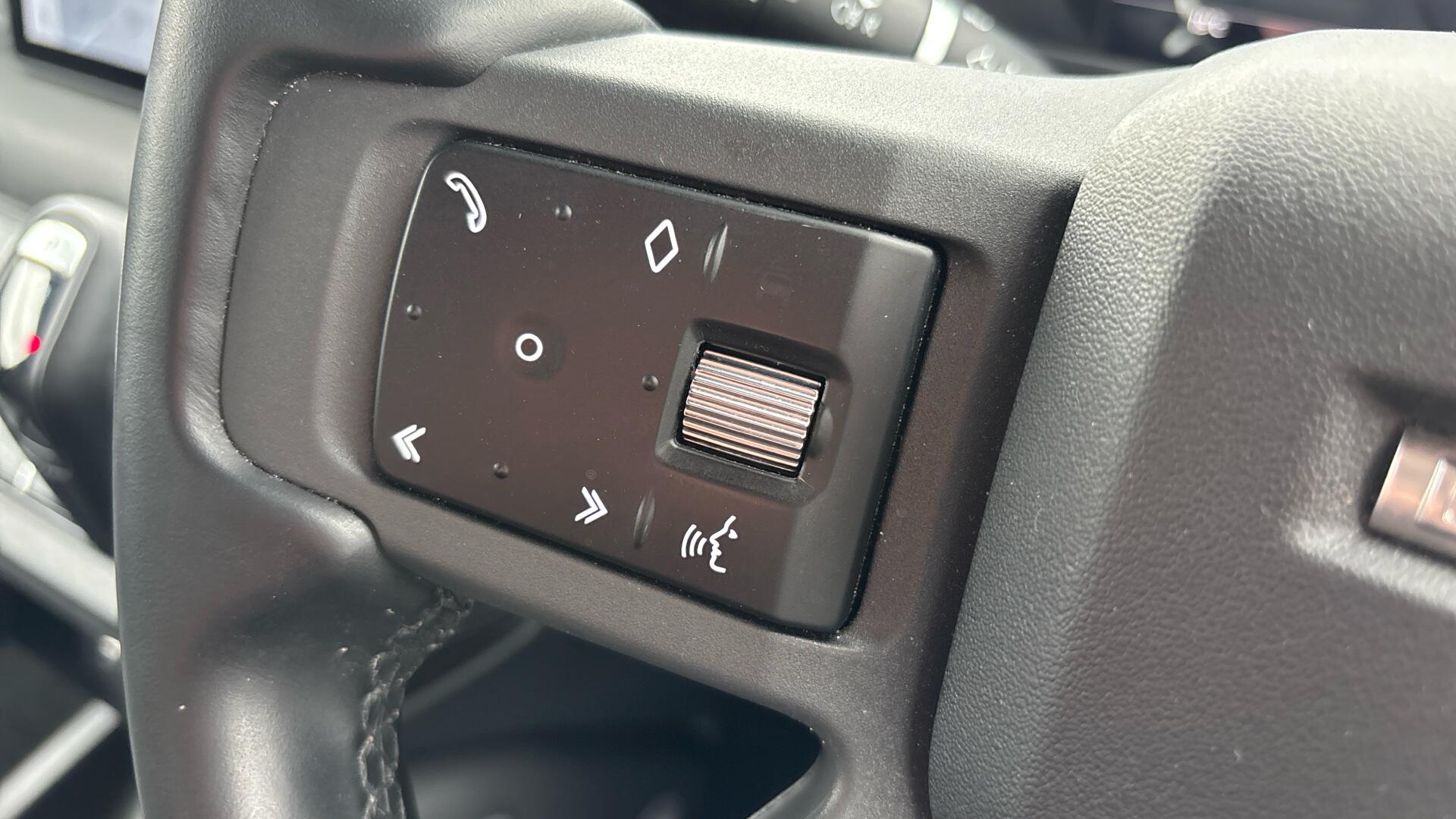 Land Rover Defender view 35