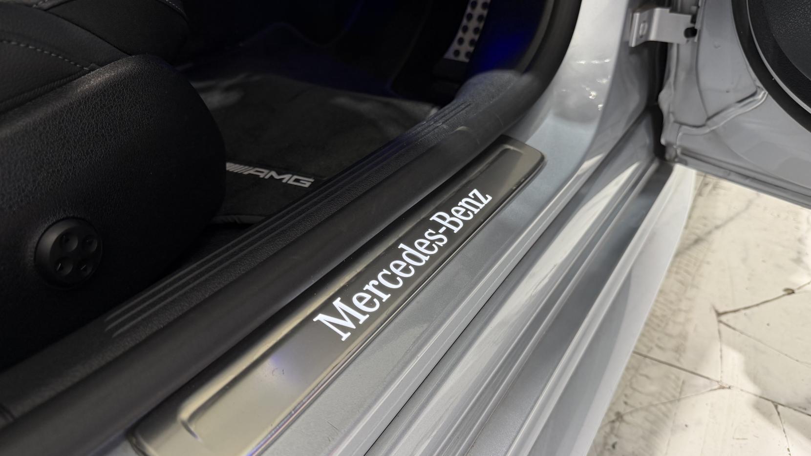 Mercedes-Benz C-Class view 34