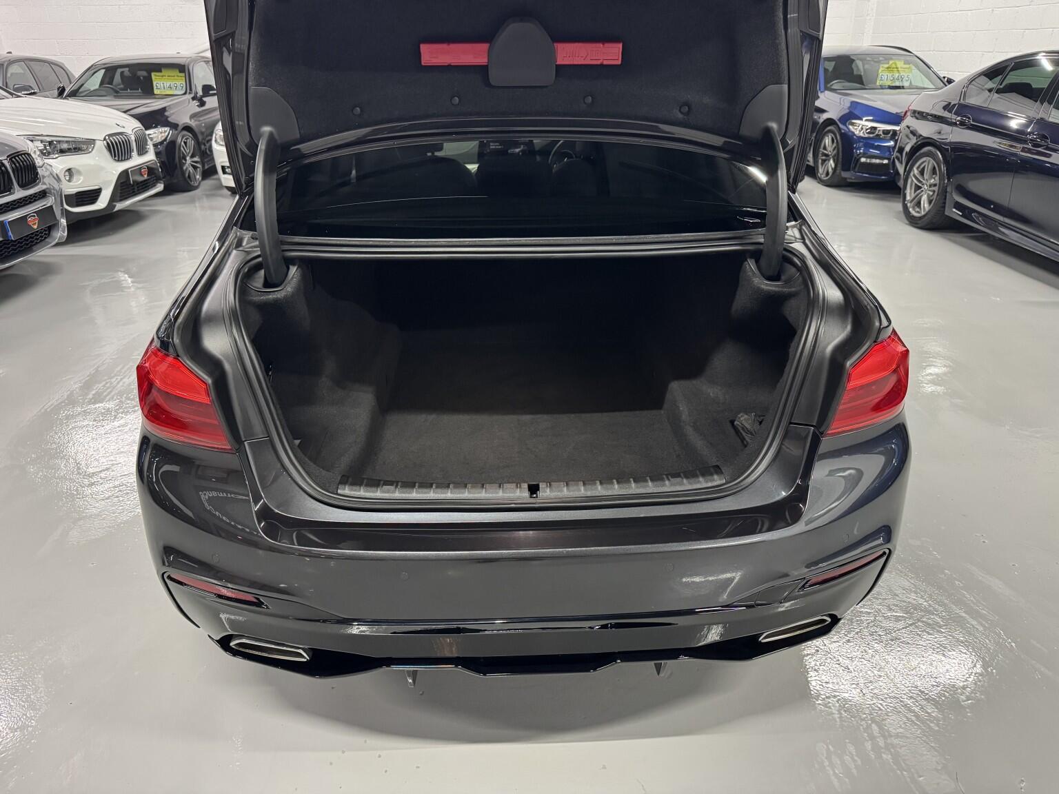 BMW 5 Series view 29