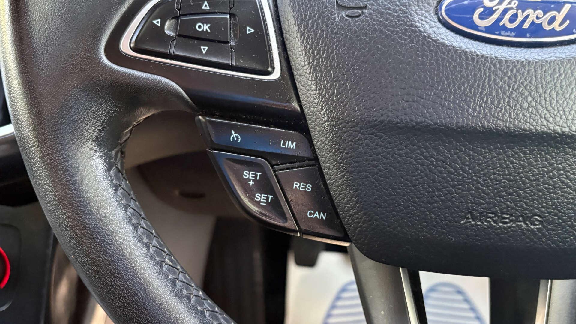 Ford Focus view 18