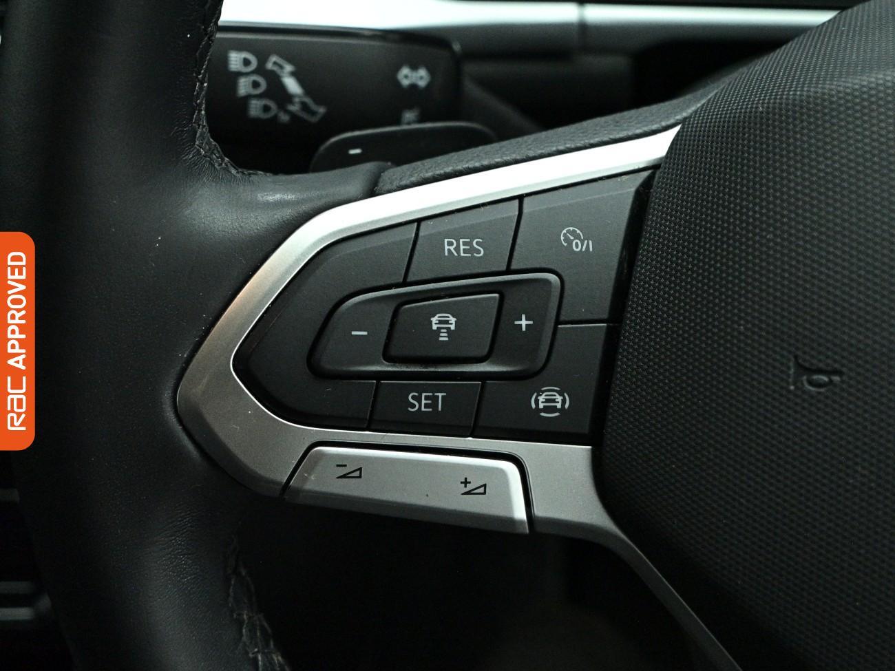 Volkswagen T-Roc view 19