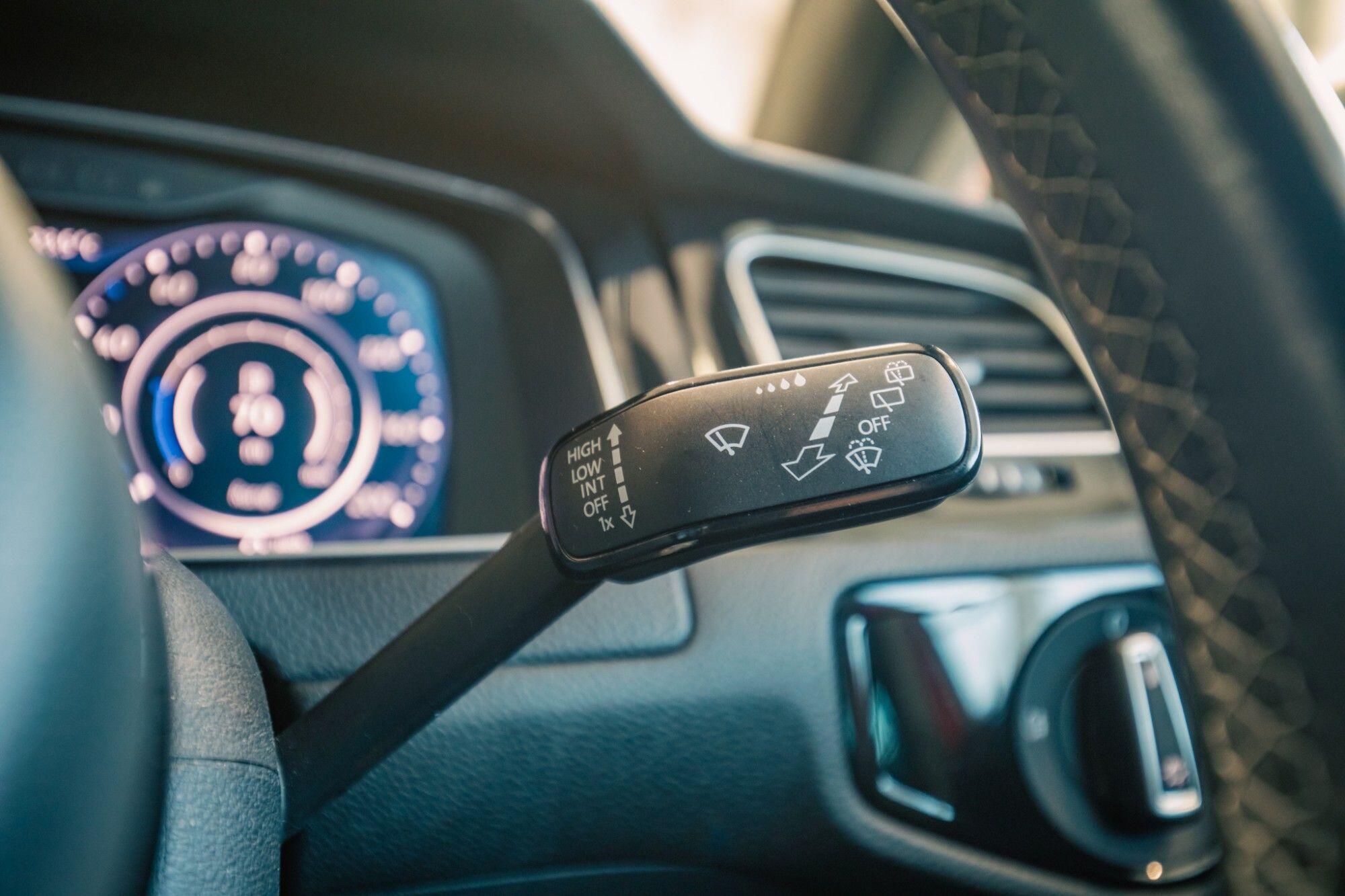 Volkswagen Golf view 20