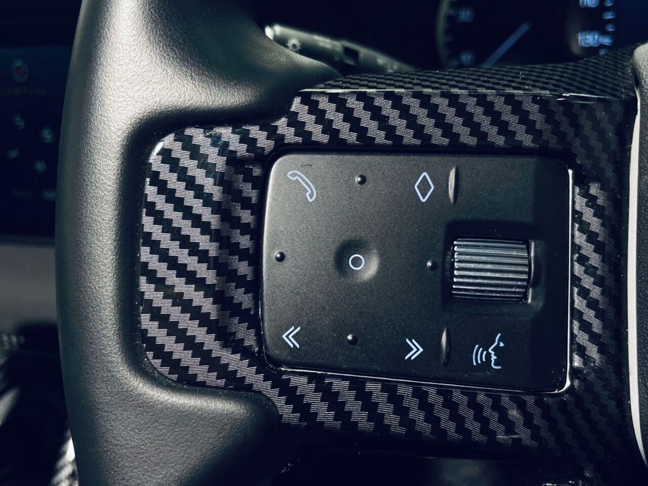 Land Rover Defender 90 view 12