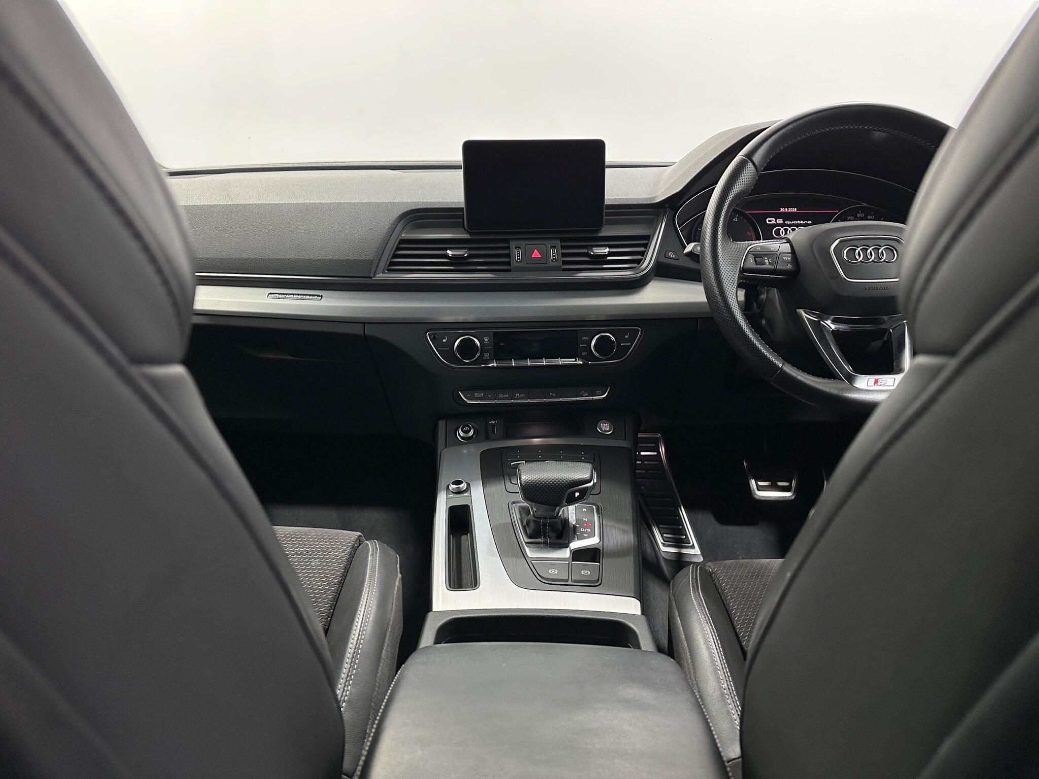 Audi Q5 view 19
