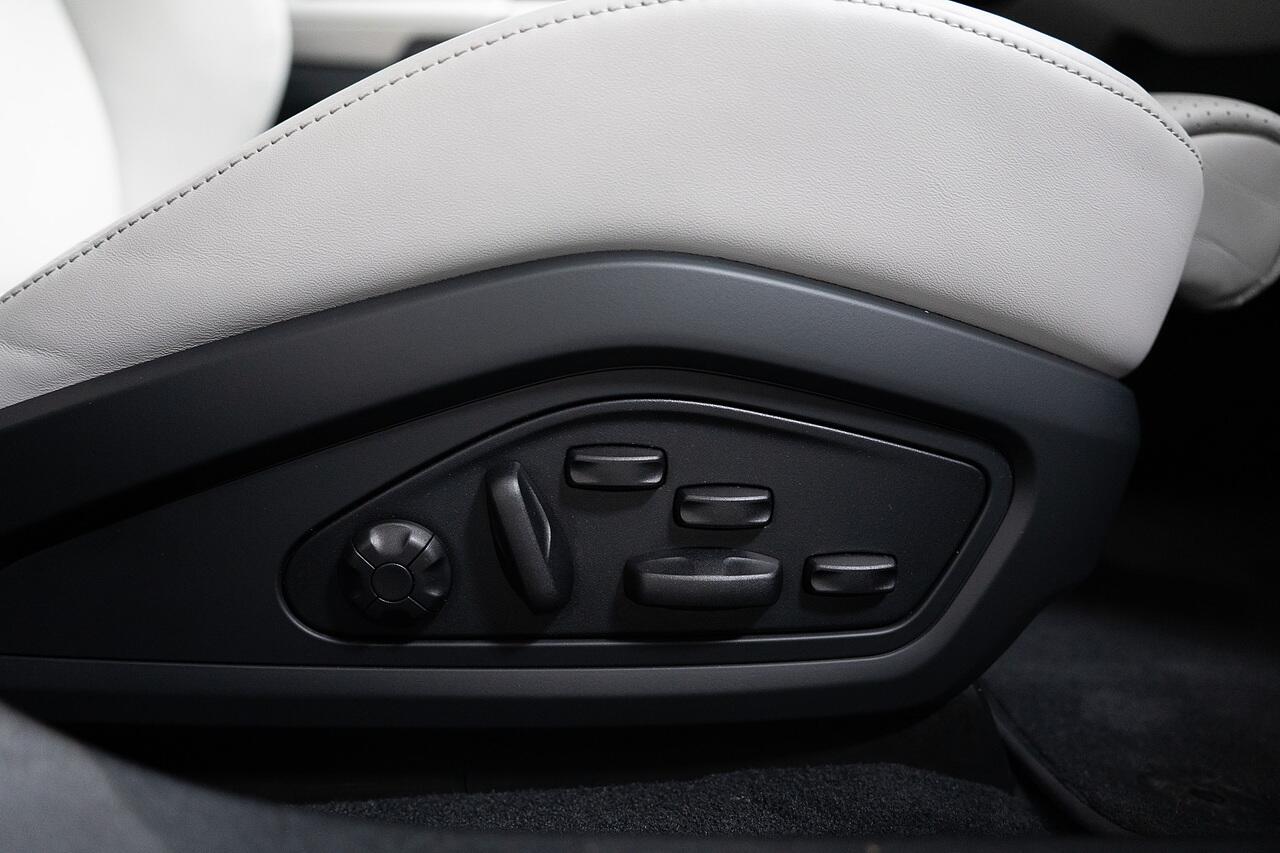 Porsche Taycan view 30