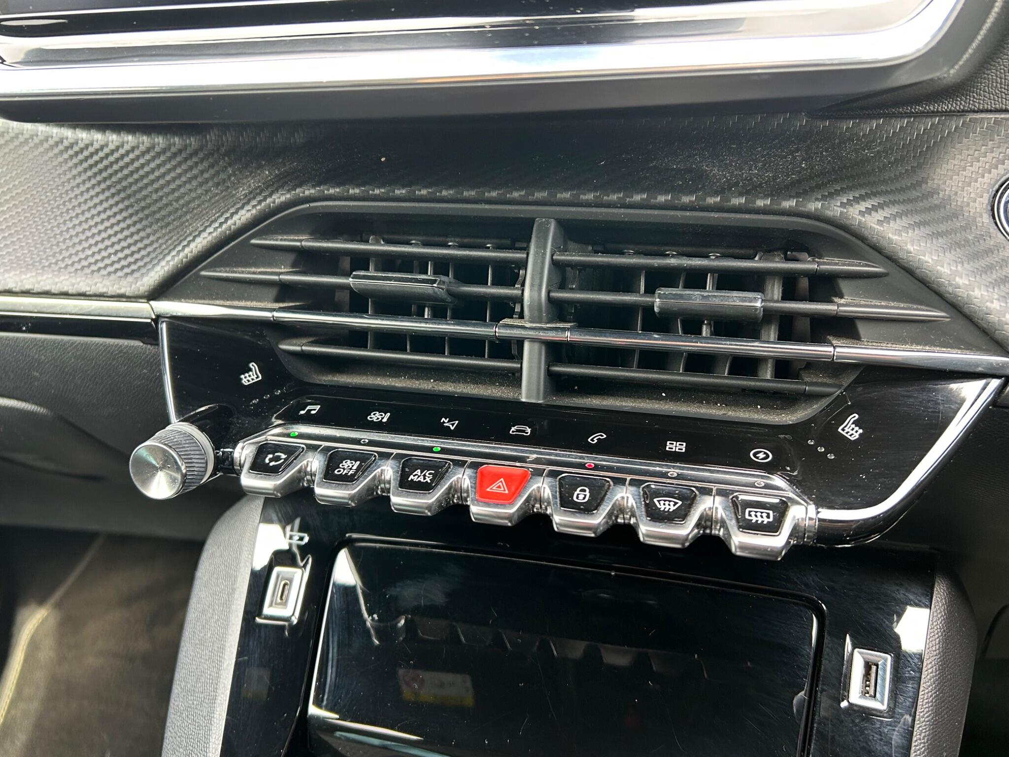 Peugeot E-2008 view 15