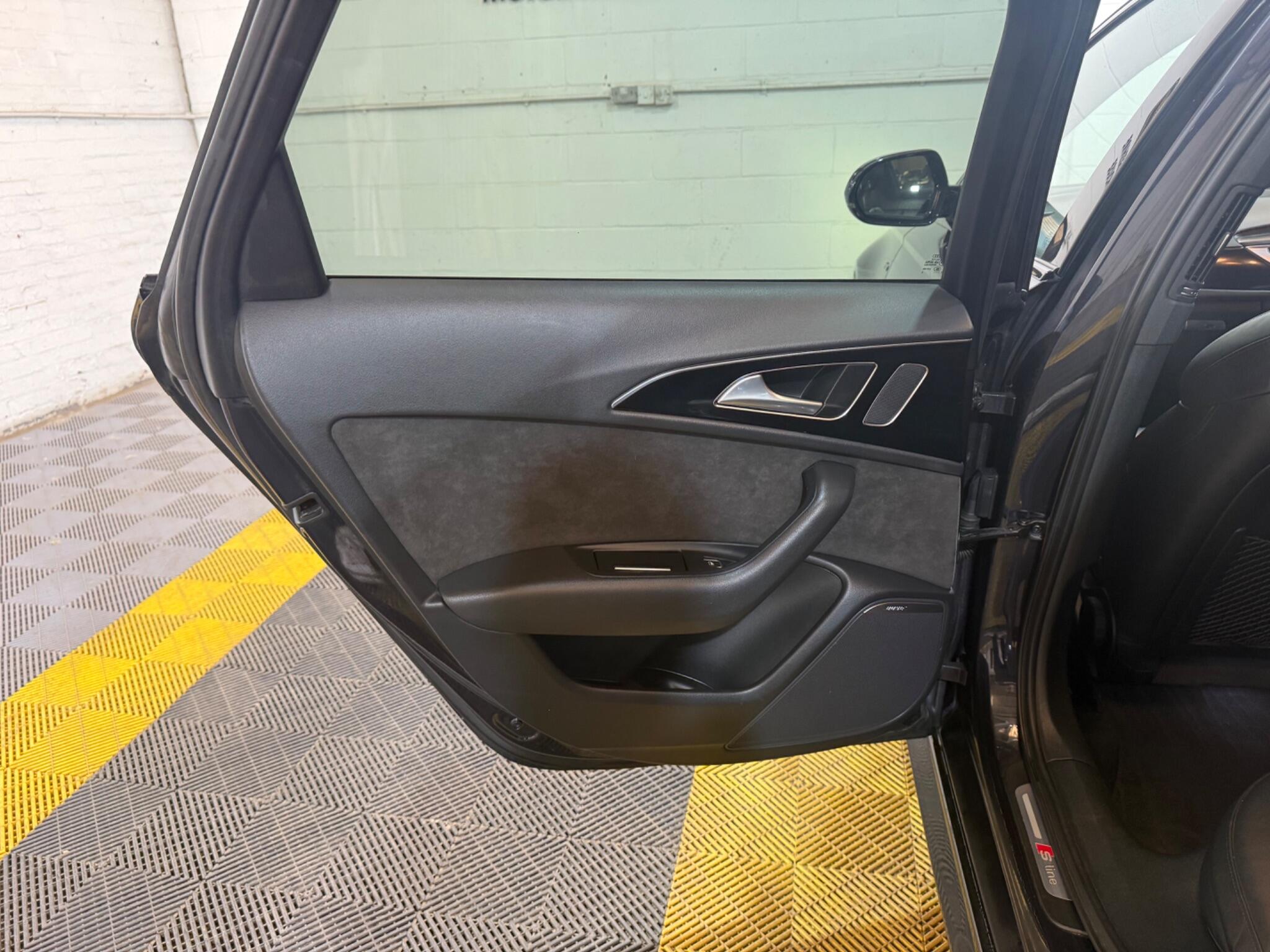 Audi A6 Avant view 41