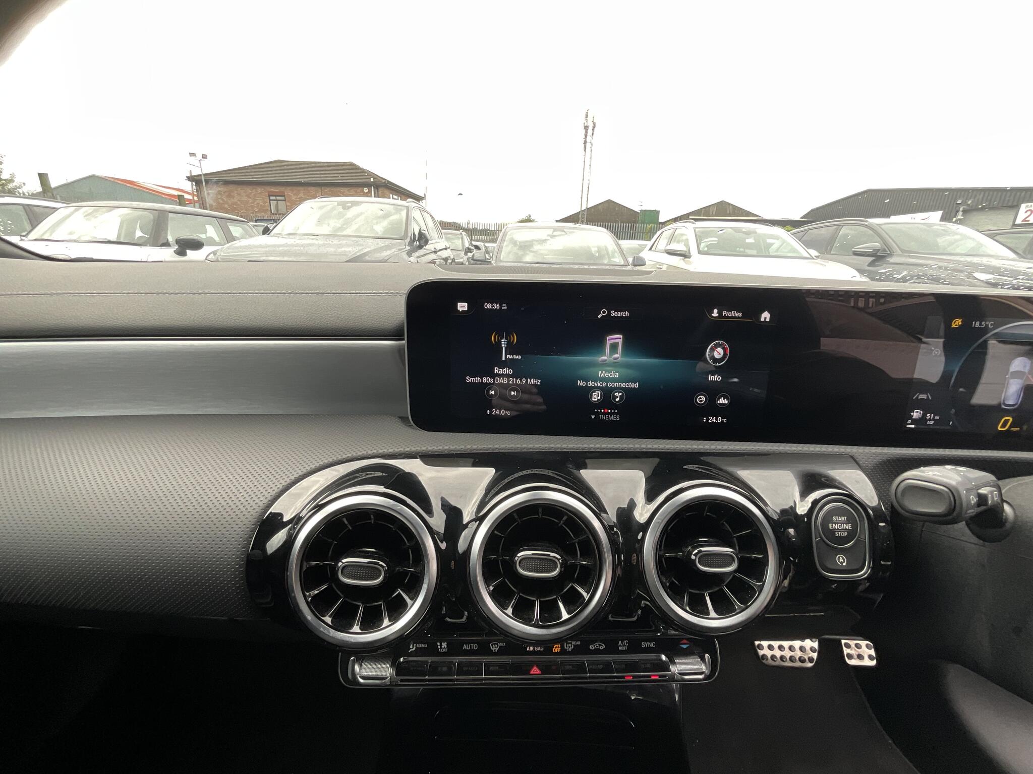 Mercedes-Benz Cla view 24