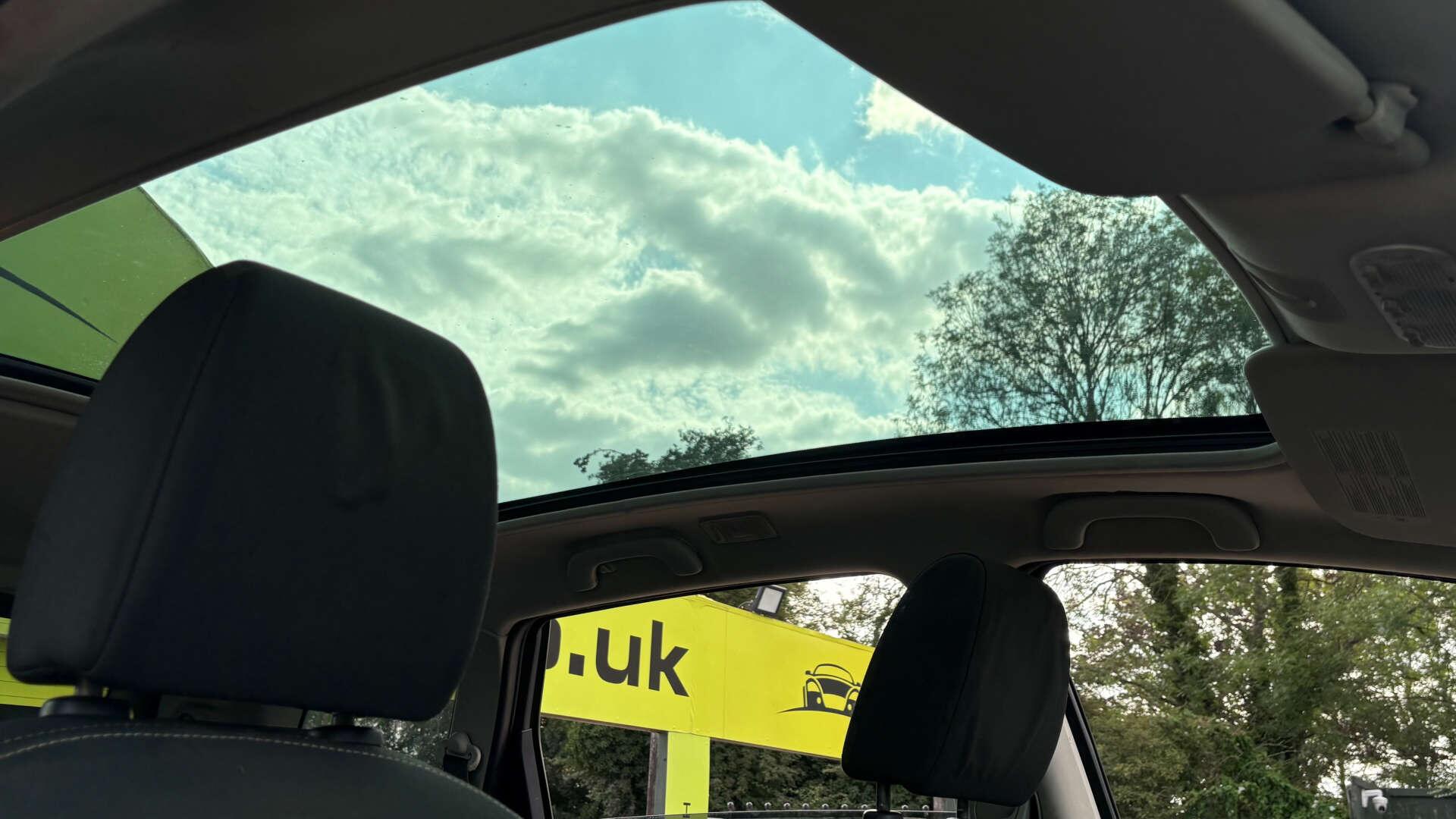 Nissan Qashqai+2 view 20