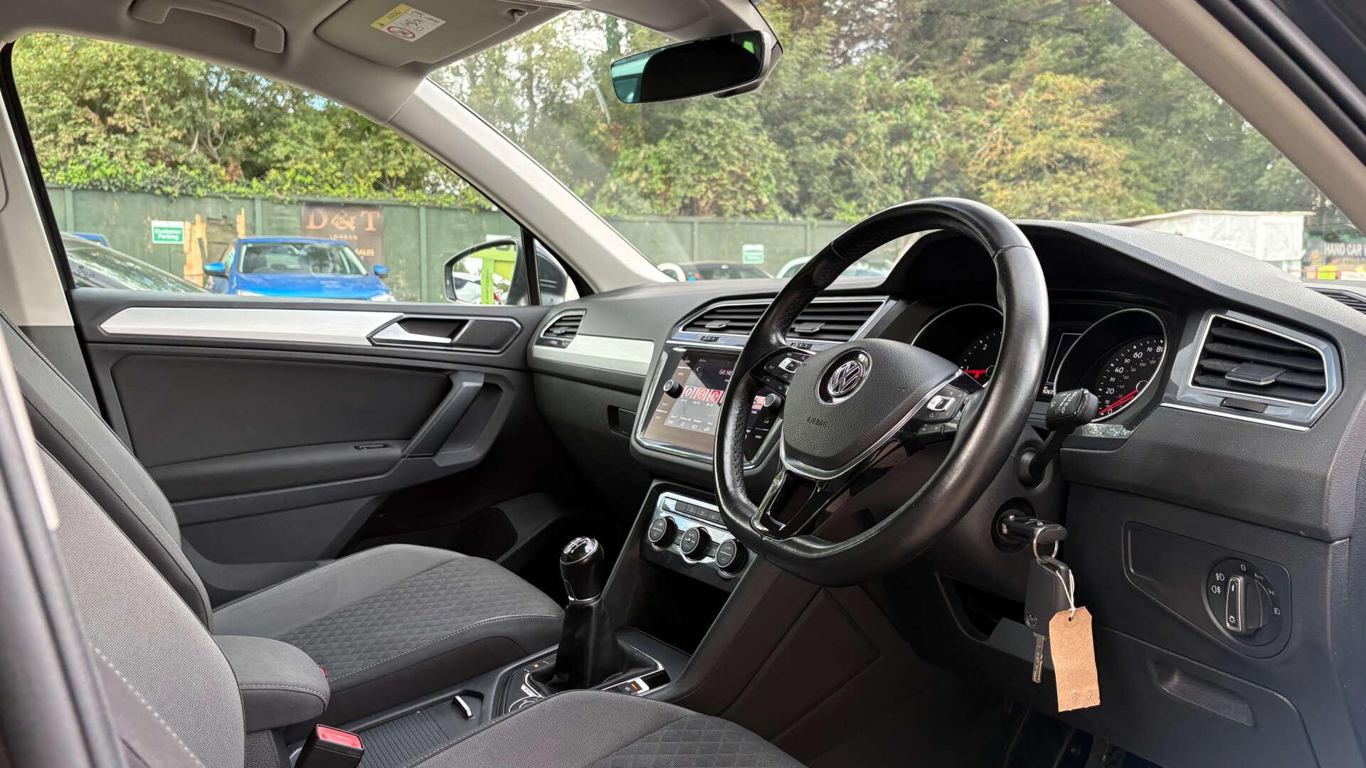 Volkswagen Tiguan view 11