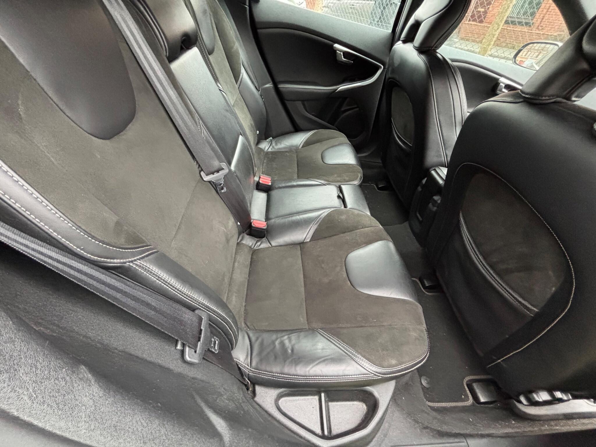 Volvo V40 view 23