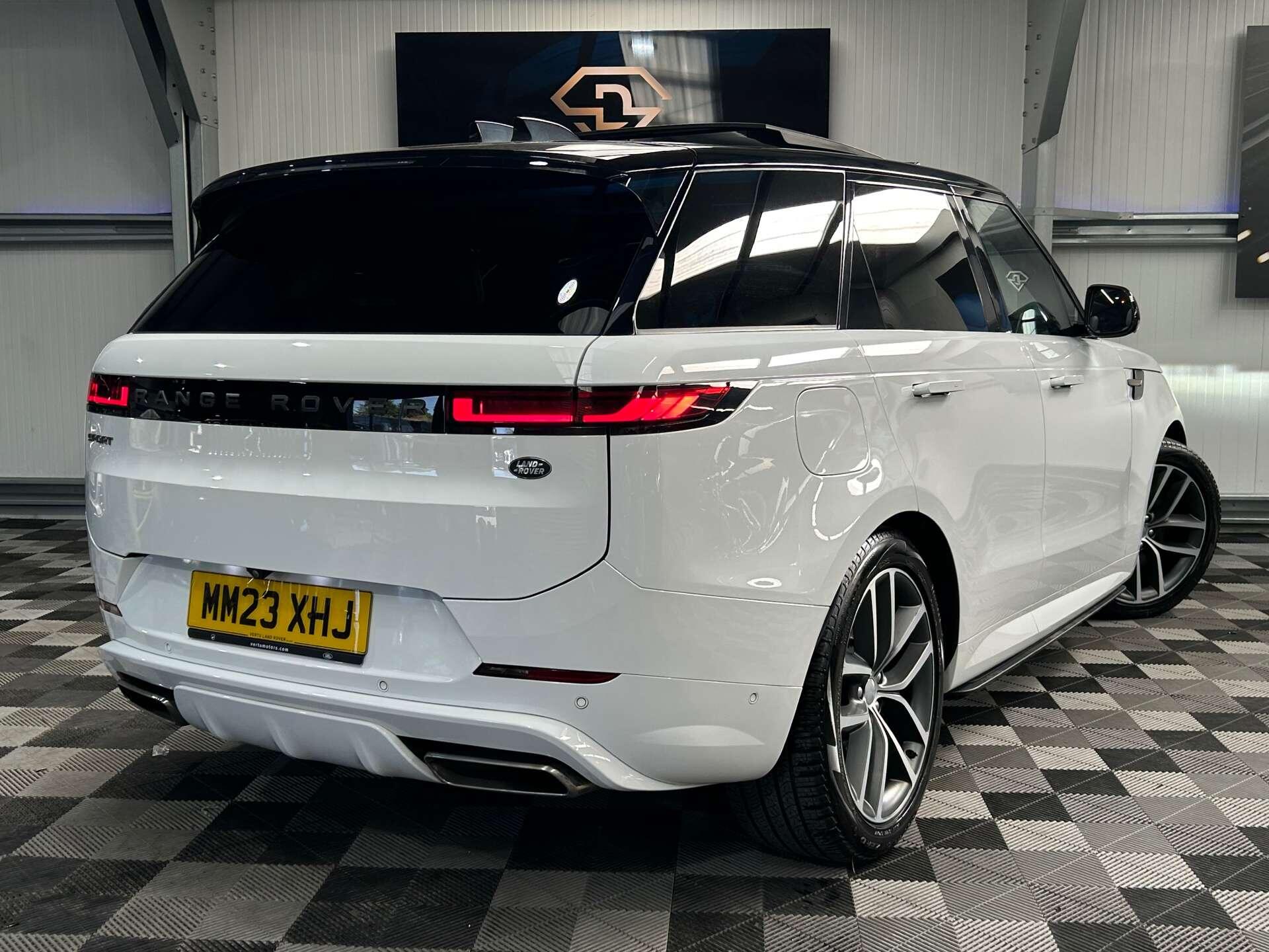 Land Rover Range Rover Sport view 11