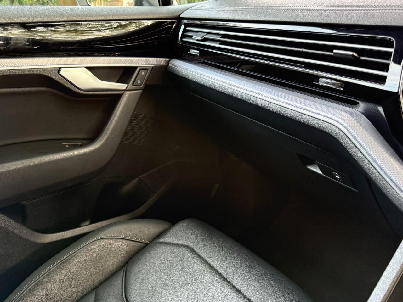 Volkswagen Touareg view 40