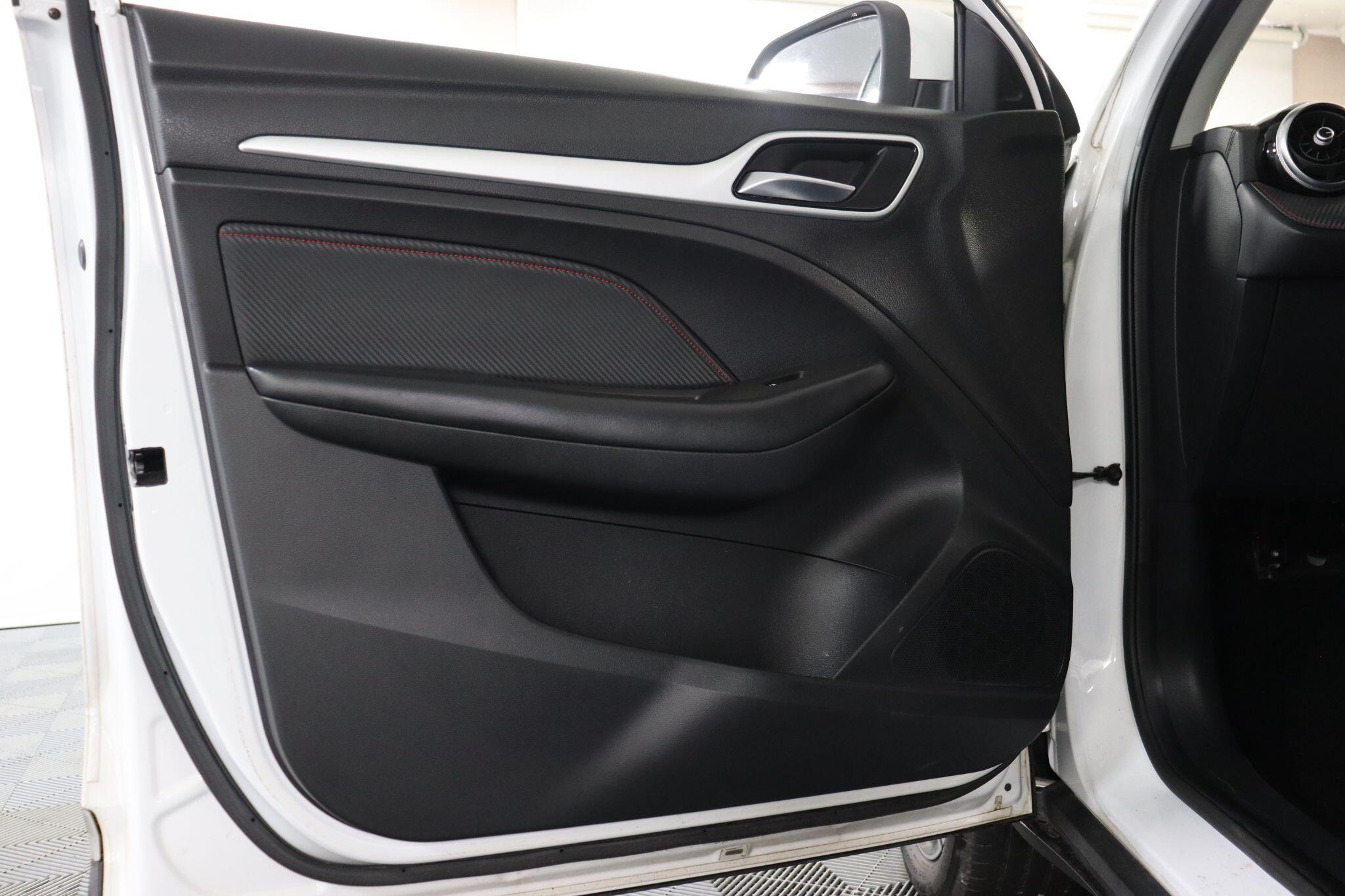 MG MG ZS view 43