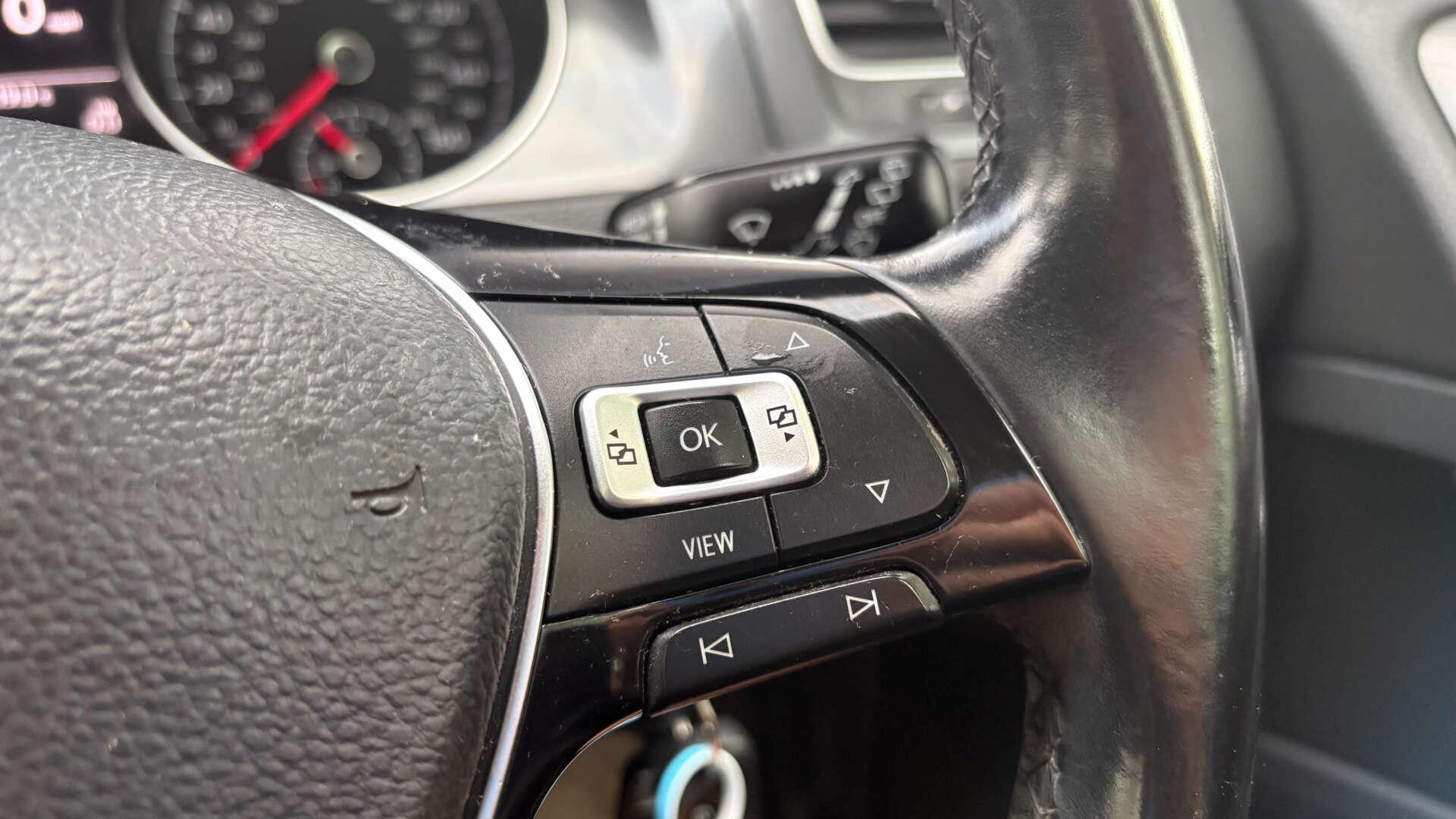 Volkswagen Golf view 17